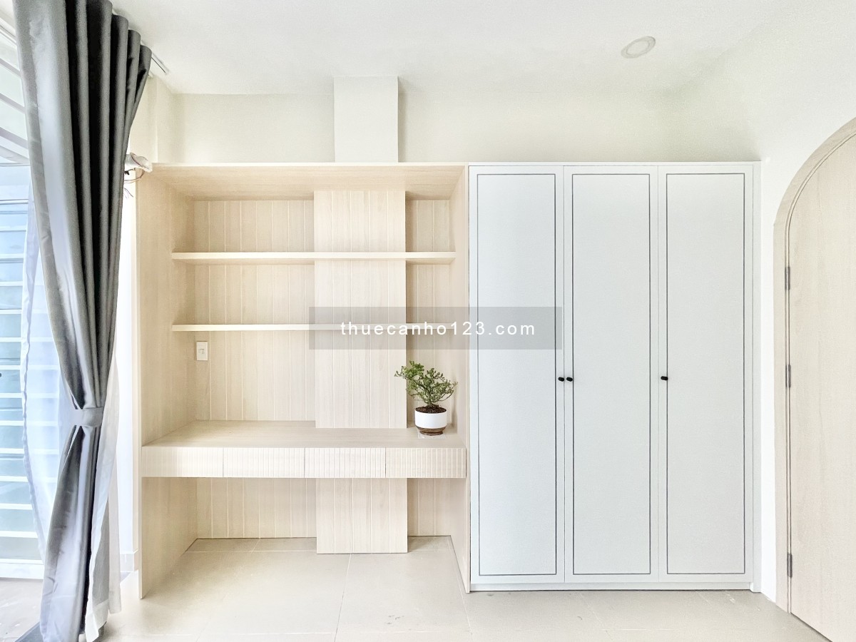 Cho thuê 2PN ban công, full nội thất, ngay trung tâm quận 5