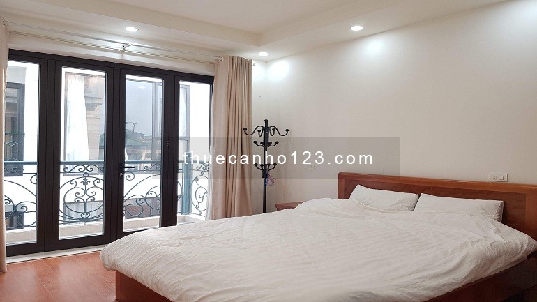 Cho thuê căn hộ dịch vụ tại Từ Hoa, Tây Hồ, 110m2, 2PN, đầy đủ nội thất