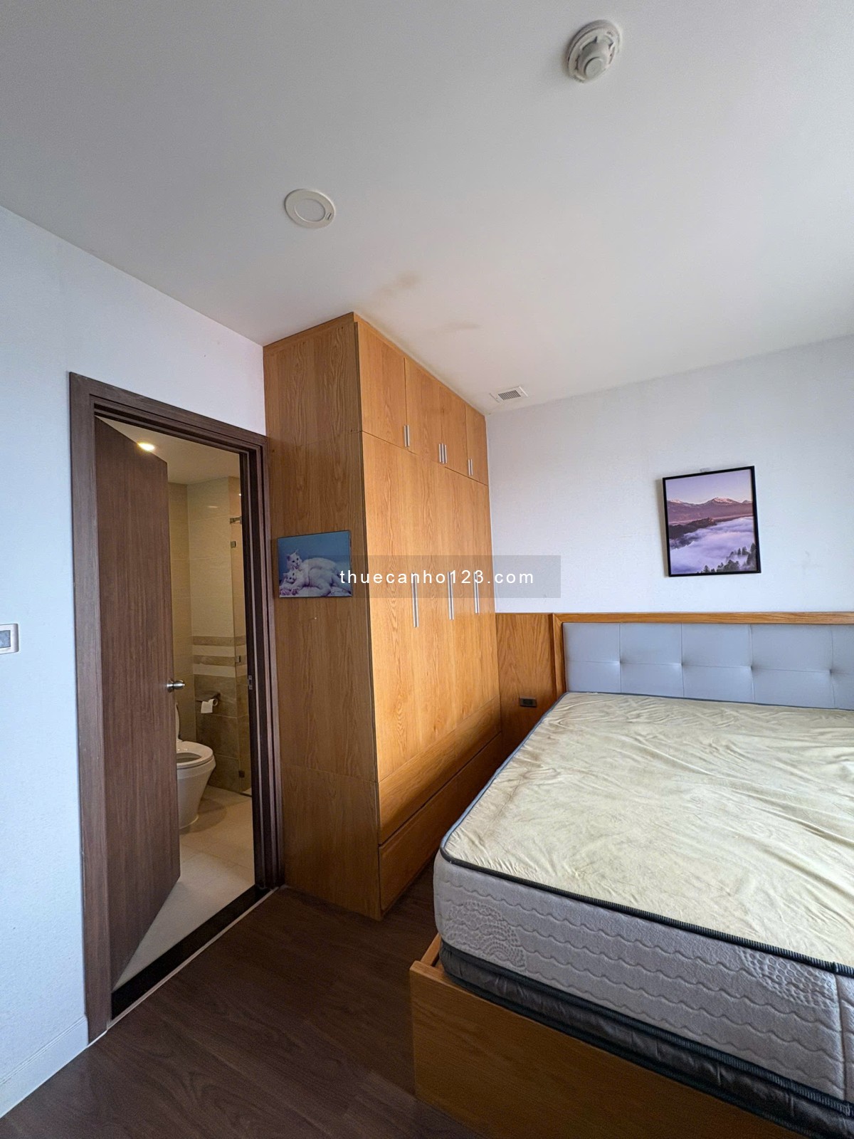 Chốt cọc nhanh 2 phòng ngủ View sông Sài Gòn Royal giá rẻ nhất Quận 4 ạ