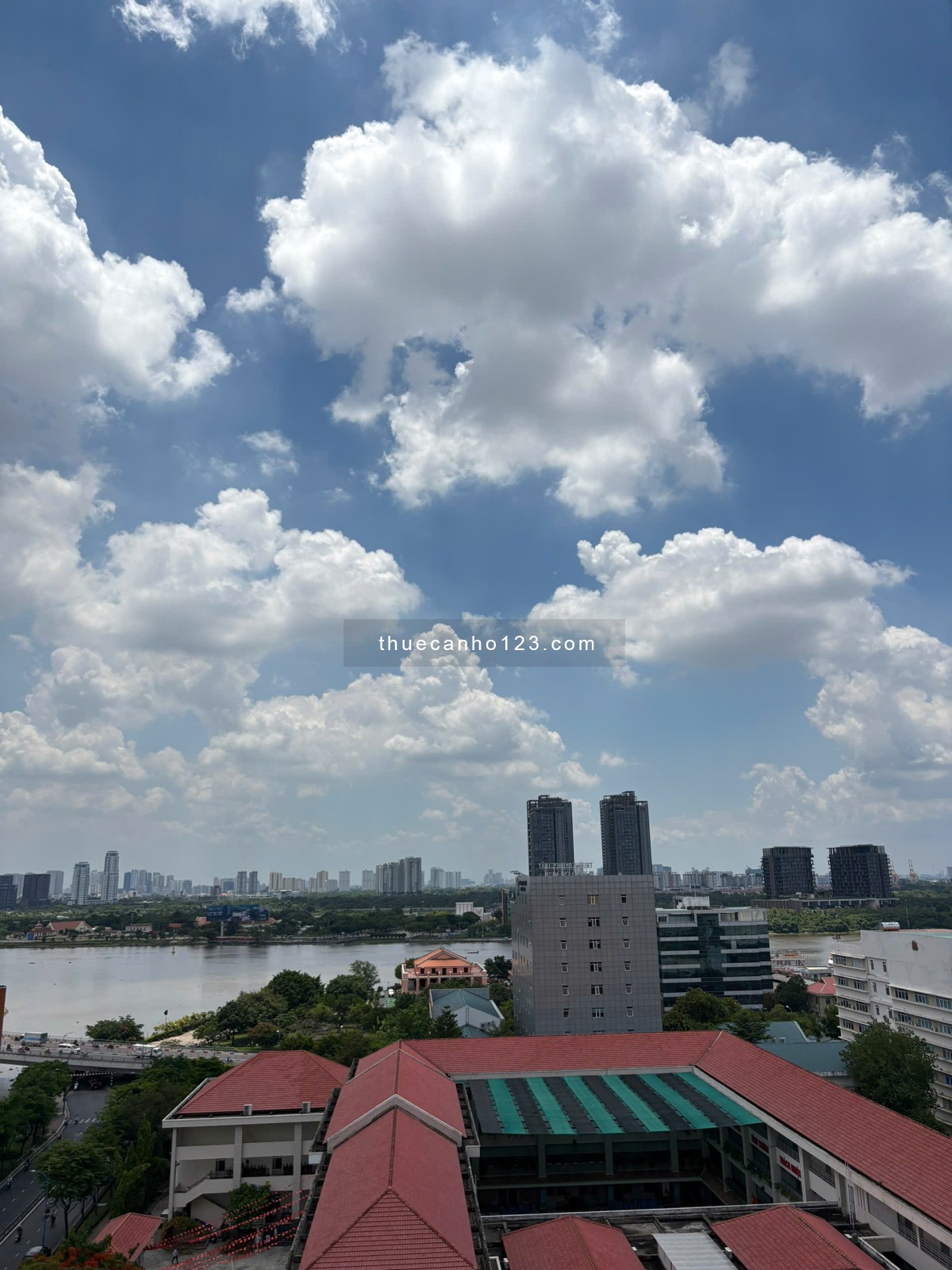 Chốt cọc nhanh 2 phòng ngủ View sông Sài Gòn Royal giá rẻ nhất Quận 4 ạ