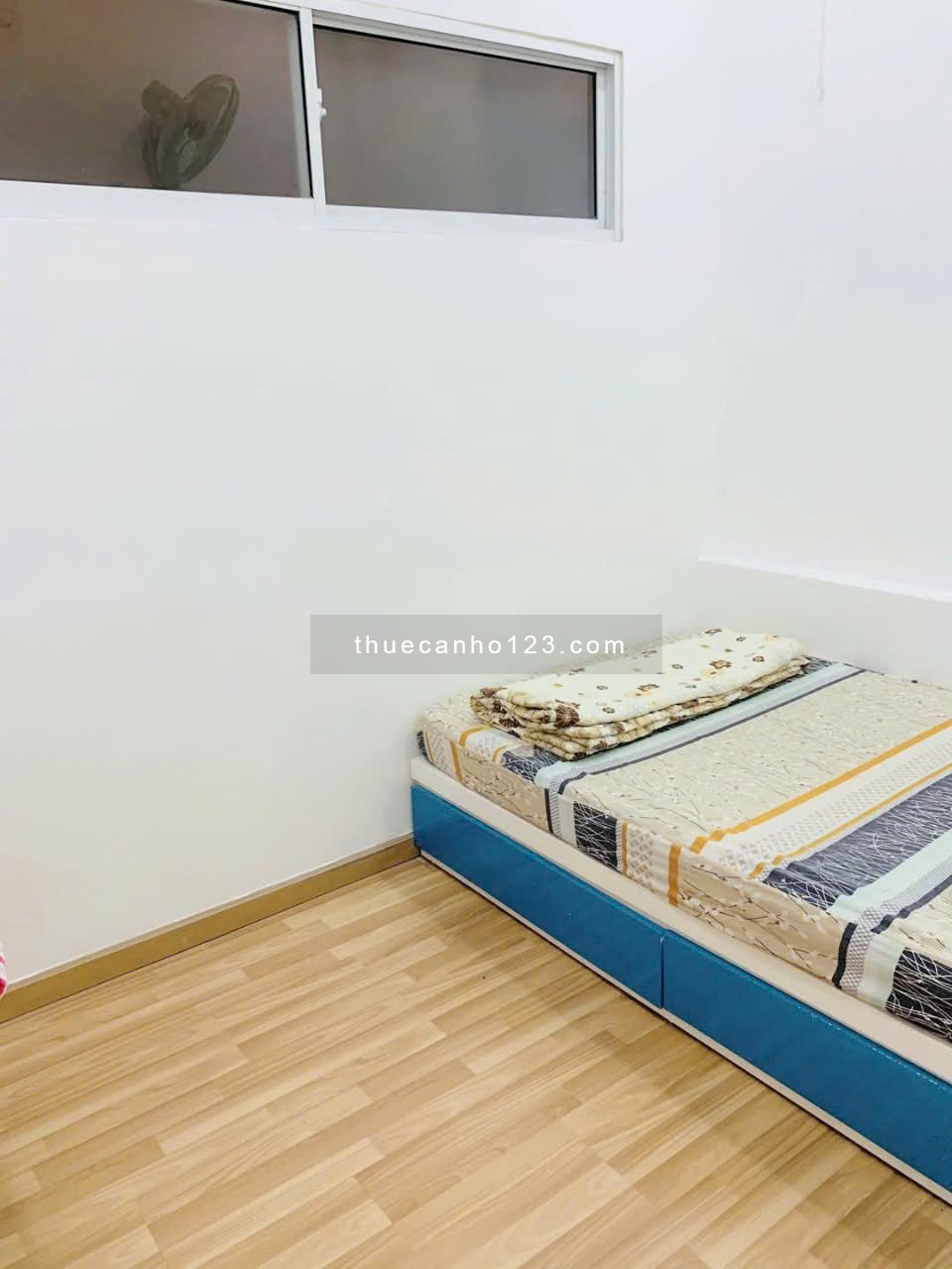 Chung cư 10A Trần Nhật Duật, Quận 1: 70m2, 2p ngủ, NT, 12tr/th