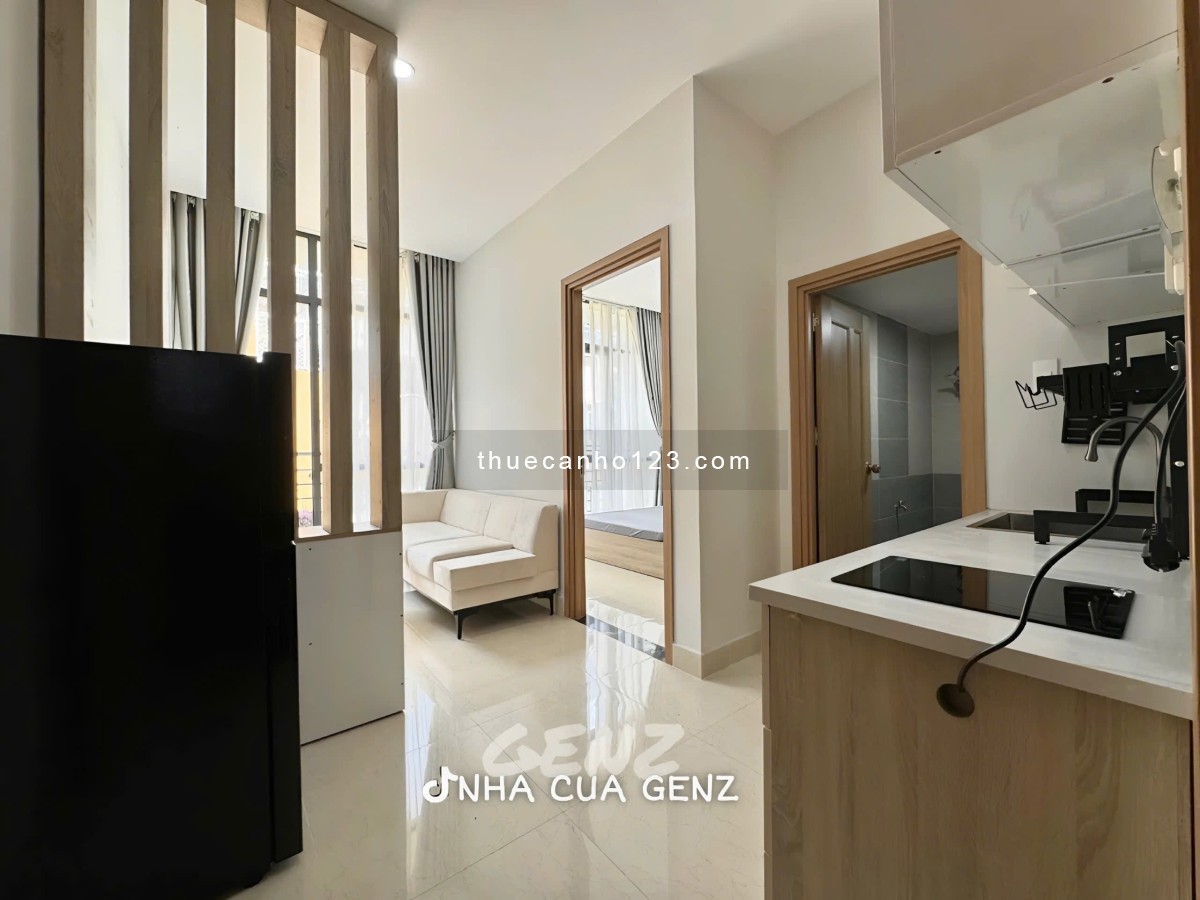 Cho thuê căn hộ dịch vụ với 1 phòng ngủ có ban công gần nhà ga T3 sân bay Tân Sơn Nhất, Q Tân Bình