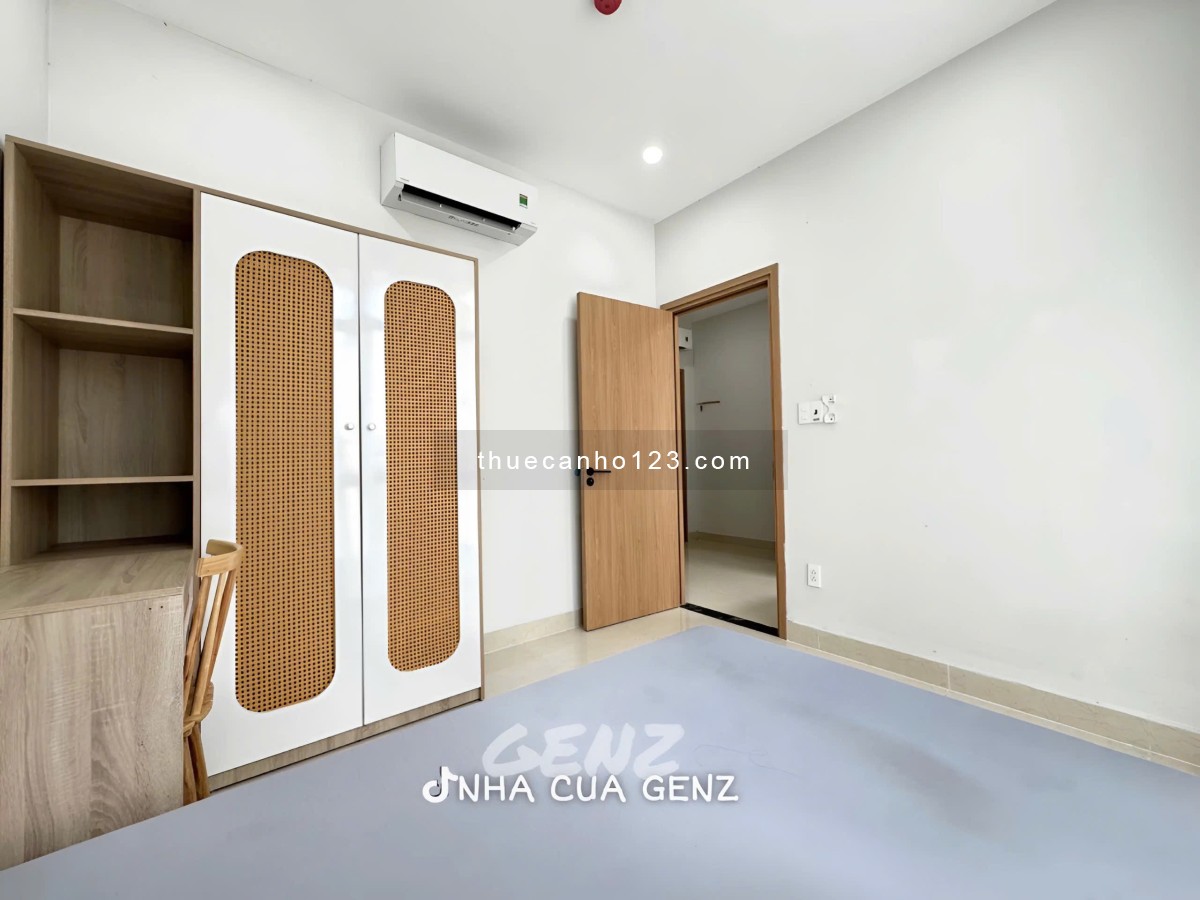 Cho thuê căn hộ dịch vụ với 1 phòng ngủ có ban công gần nhà ga T3 sân bay Tân Sơn Nhất, Q Tân Bình