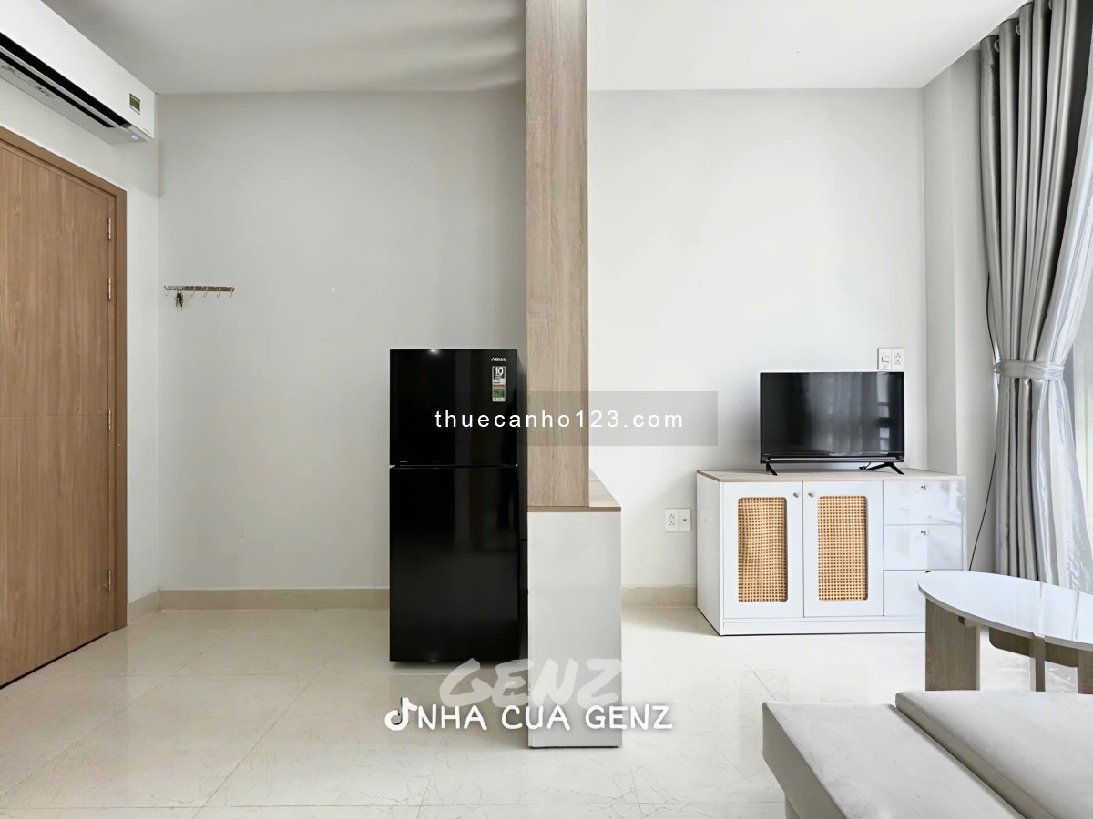 Cho thuê căn hộ dịch vụ với 1 phòng ngủ có ban công gần nhà ga T3 sân bay Tân Sơn Nhất, Q Tân Bình