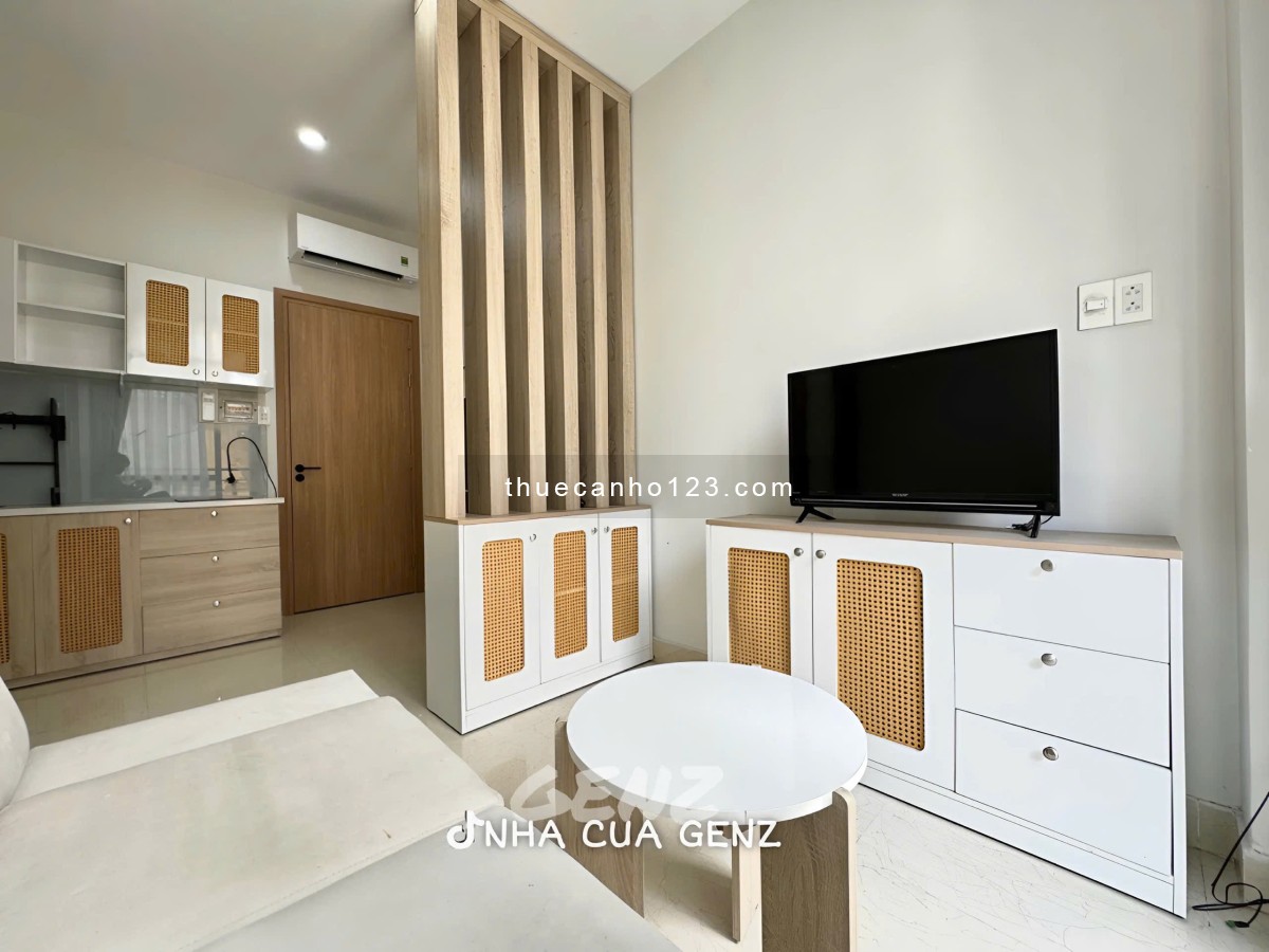 Cho thuê căn hộ dịch vụ với 1 phòng ngủ có ban công gần nhà ga T3 sân bay Tân Sơn Nhất, Q Tân Bình