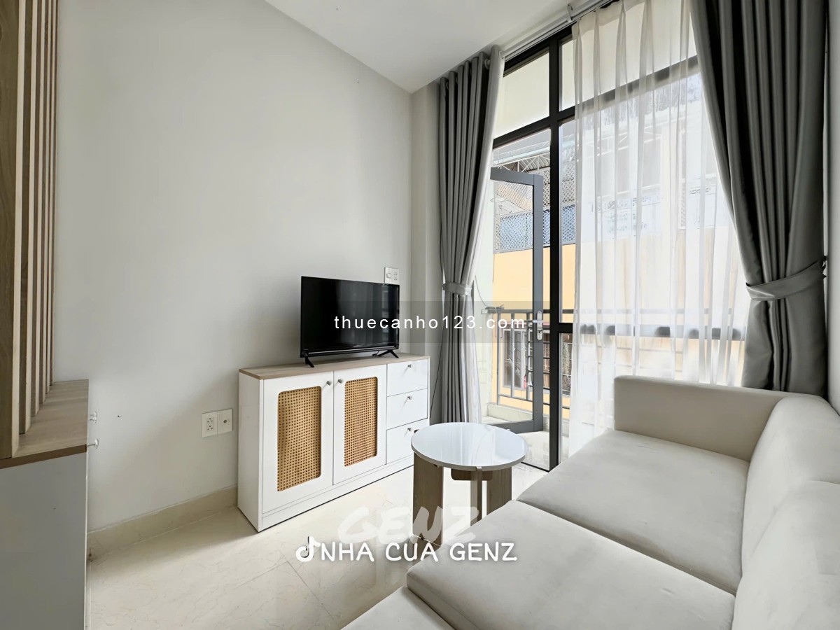 Cho thuê căn hộ dịch vụ với 1 phòng ngủ có ban công gần nhà ga T3 sân bay Tân Sơn Nhất, Q Tân Bình