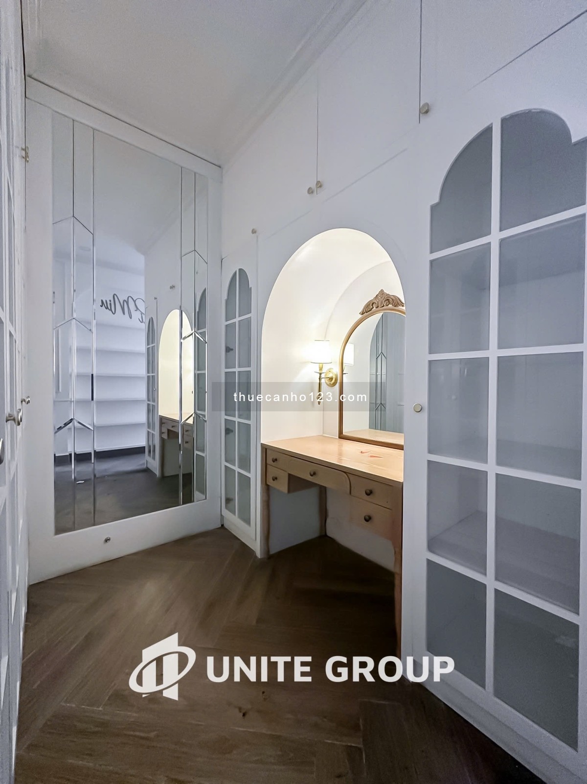 Studio Hiện Đại Có Ban Công & View Landmark 81 – Chỉ 12 triệu/tháng!