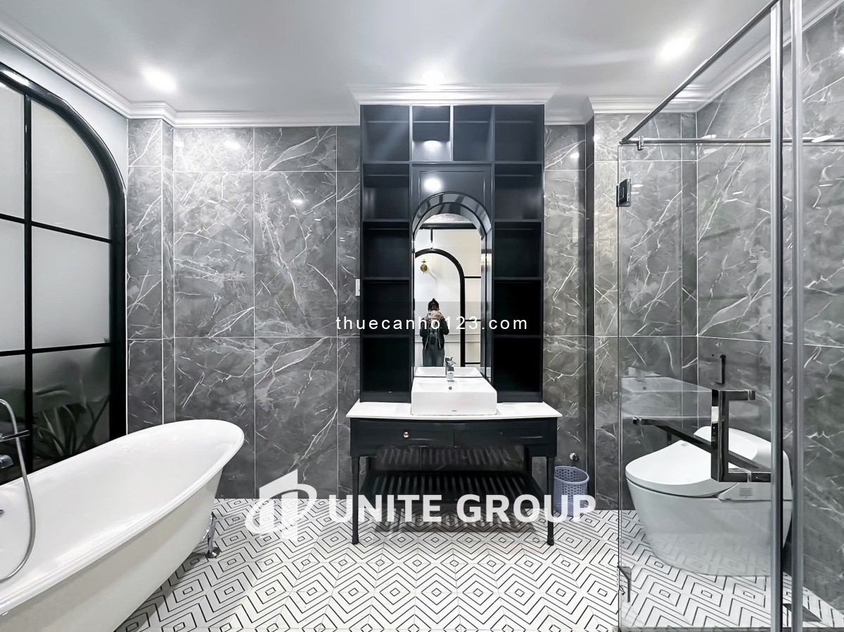 Studio Hiện Đại Có Ban Công & View Landmark 81 – Chỉ 12 triệu/tháng!