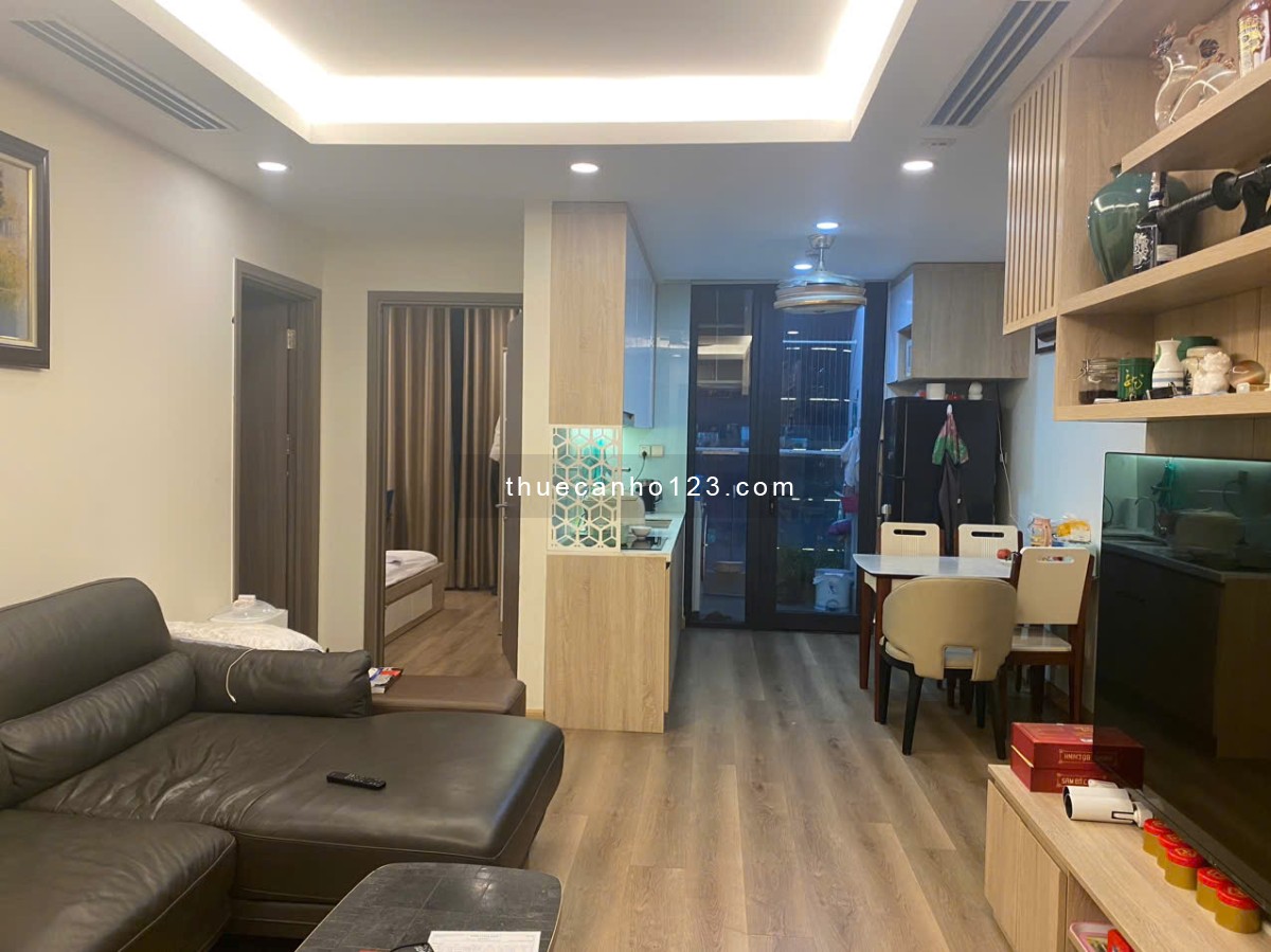 Cho thuê quỹ căn hộ 2 ngủ, 3 phòng ngủ Center Point 27 Lê Văn Lương