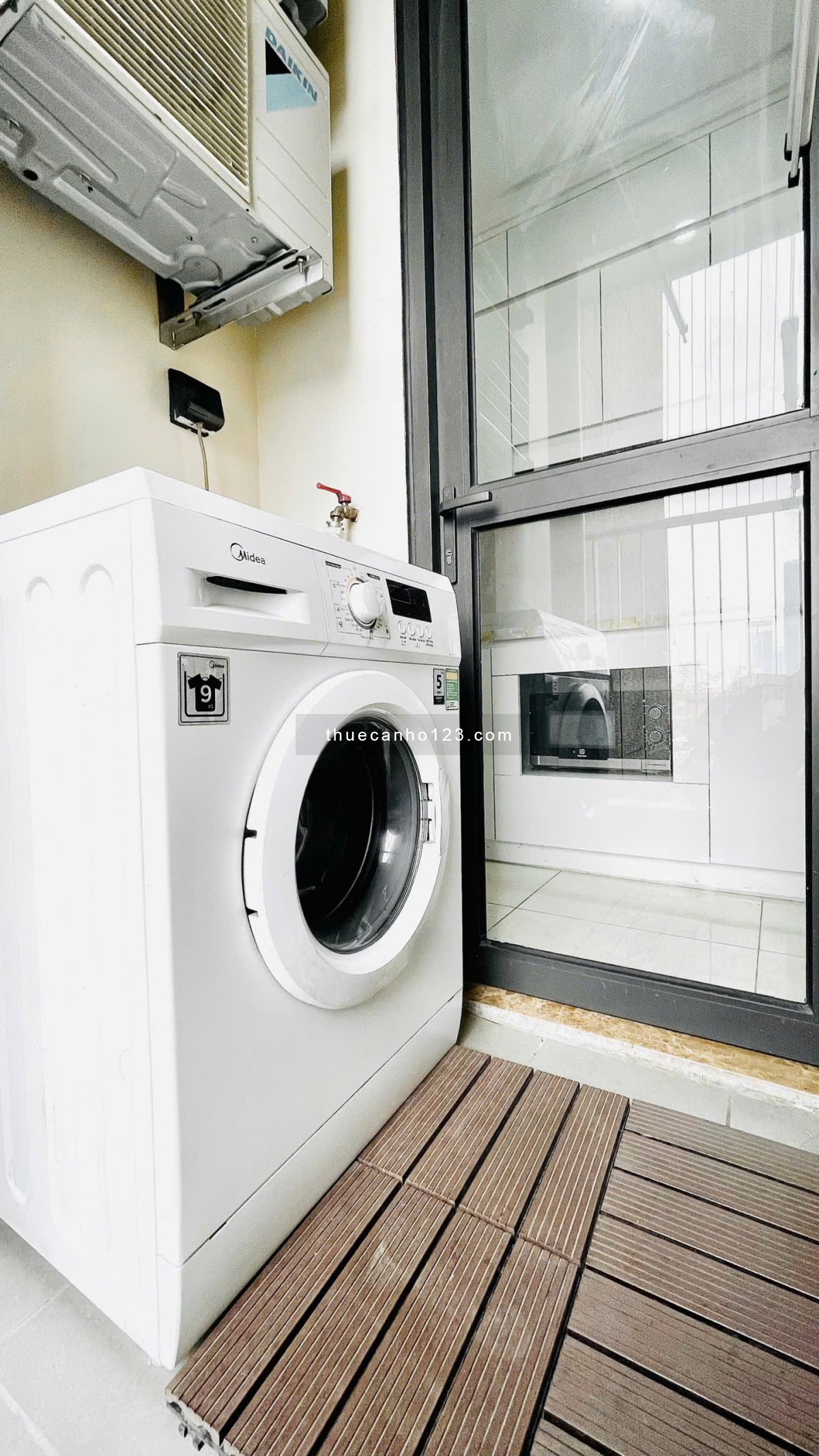 Cho thuê Dcapitale Trần Duy Hưng căn hộ 3 phòng ngủ full đồ