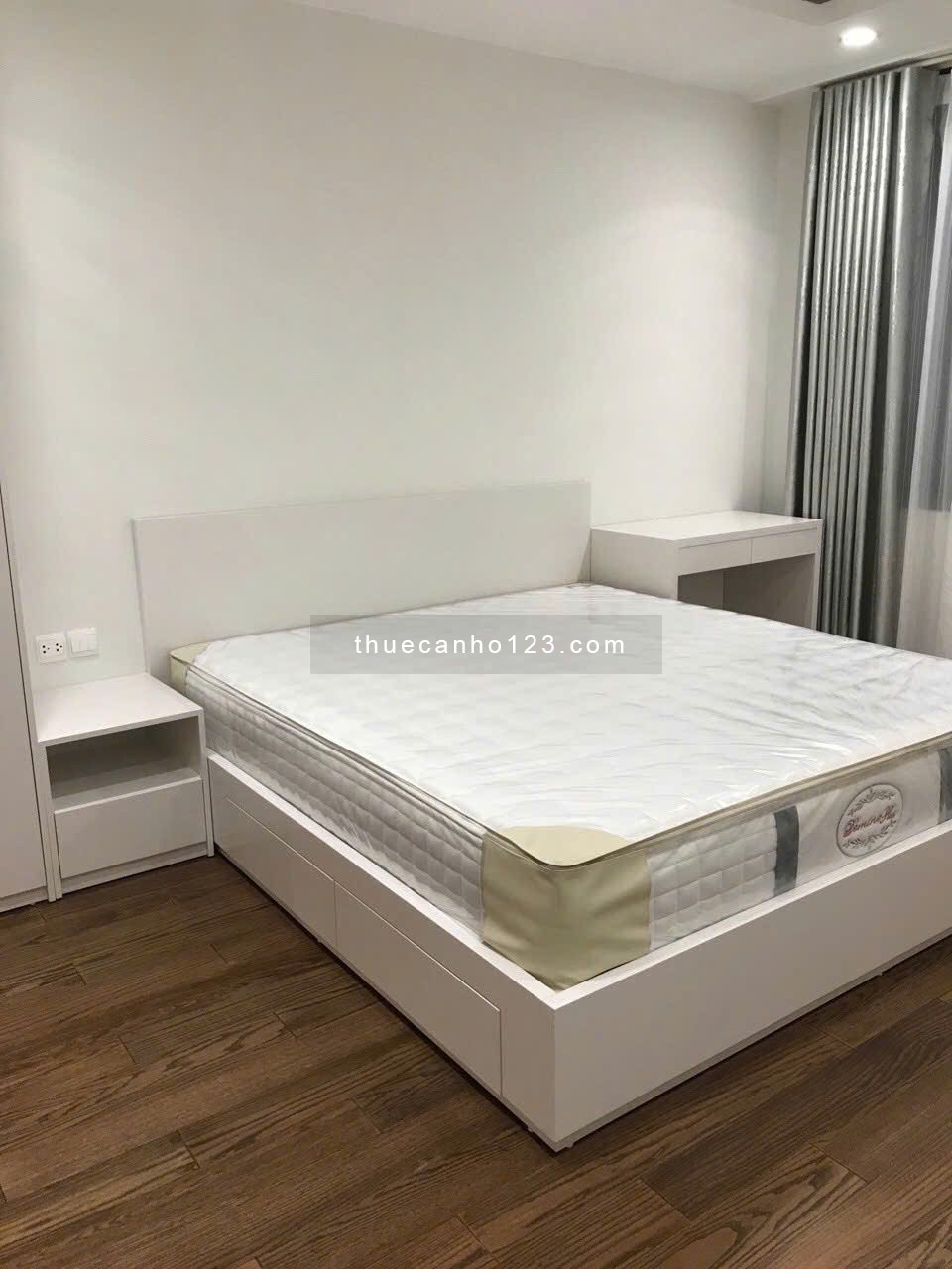 Cho thuê Dcapitale Trần Duy Hưng căn hộ 3 phòng ngủ full đồ