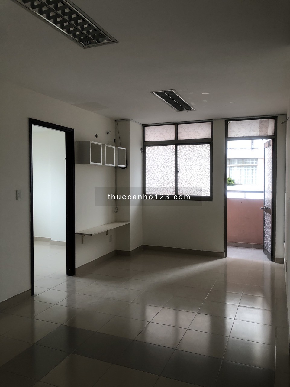 Cho Thuê Căn Hộ Screc Tower 2PN/1WC DT 70m2 Nội Thất Cơ Bản 11Tr Giá Siêu Tốt Tel 0942811343 Tony