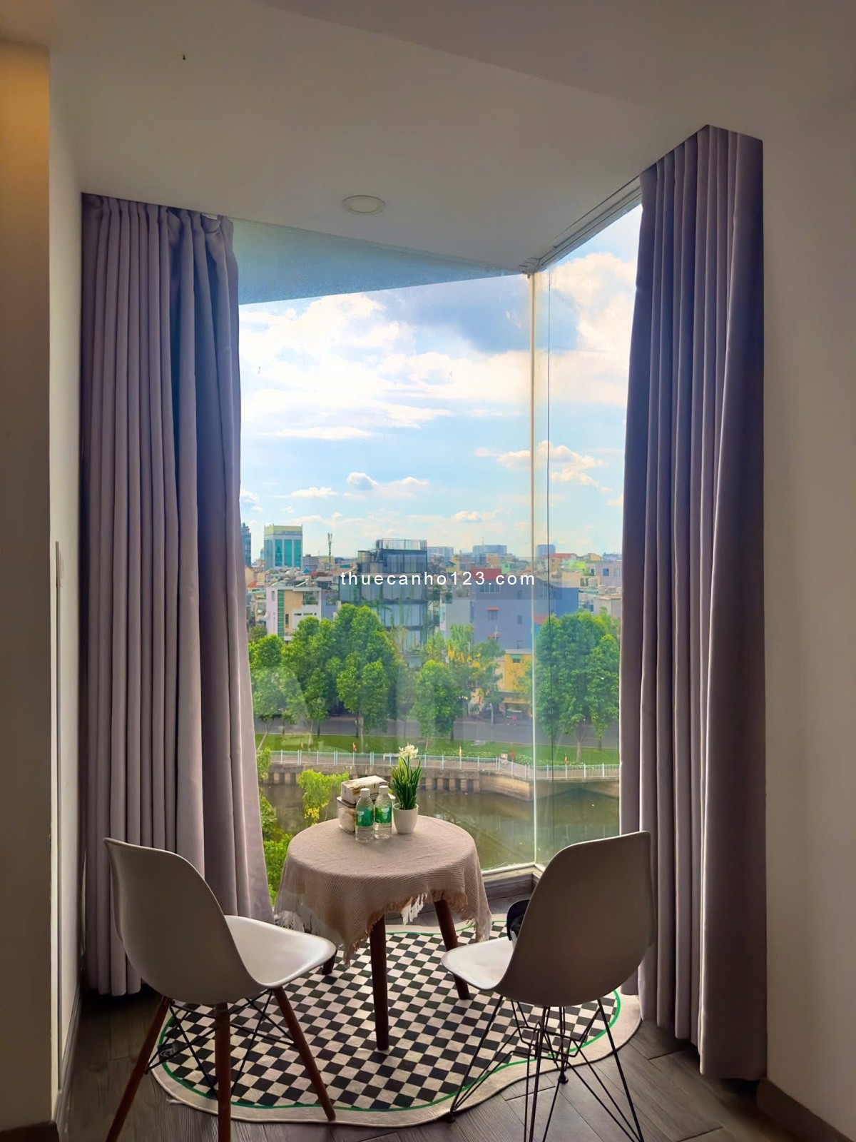 Căn hộ giá rẻ có thang máy, view bờ kè Hoàng Sa Quận 3