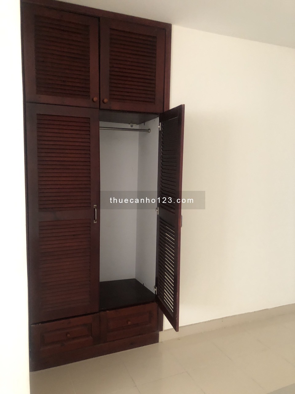 Cho Thuê Căn Hộ Screc Tower 2PN/1WC DT 70m2 Nội Thất Cơ Bản 11Tr Giá Siêu Tốt Tel 0942811343 Tony