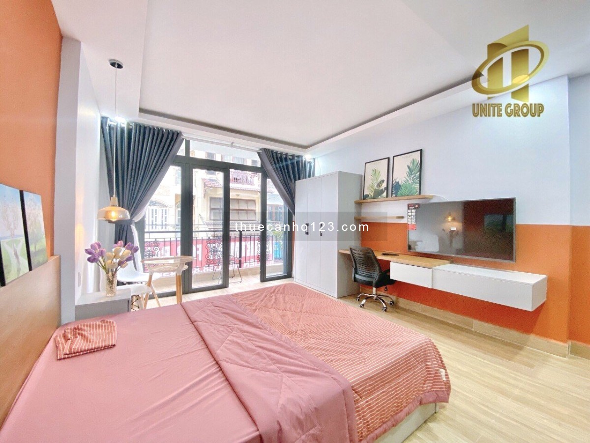 Cho thuê phòng quận 1, ban công siêu rộng ngay chân cầu Calmette, gần Takashimaya Quận 1