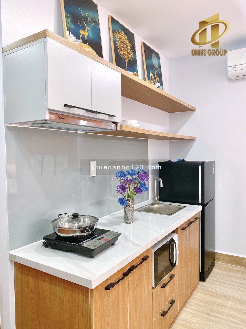 Cho thuê phòng quận 1, ban công siêu rộng ngay chân cầu Calmette, gần Takashimaya Quận 1