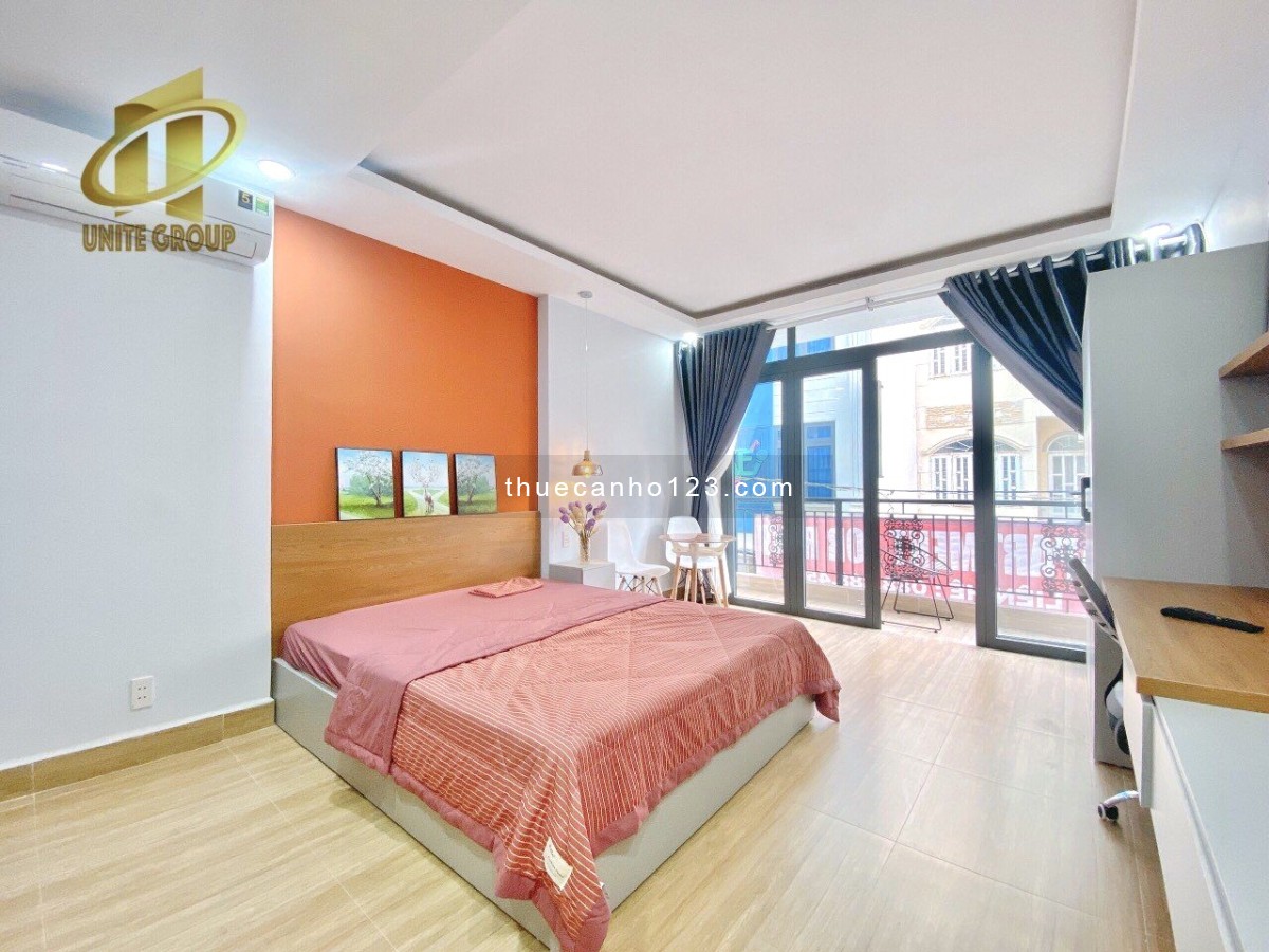 Cho thuê phòng quận 1, ban công siêu rộng ngay chân cầu Calmette, gần Takashimaya Quận 1