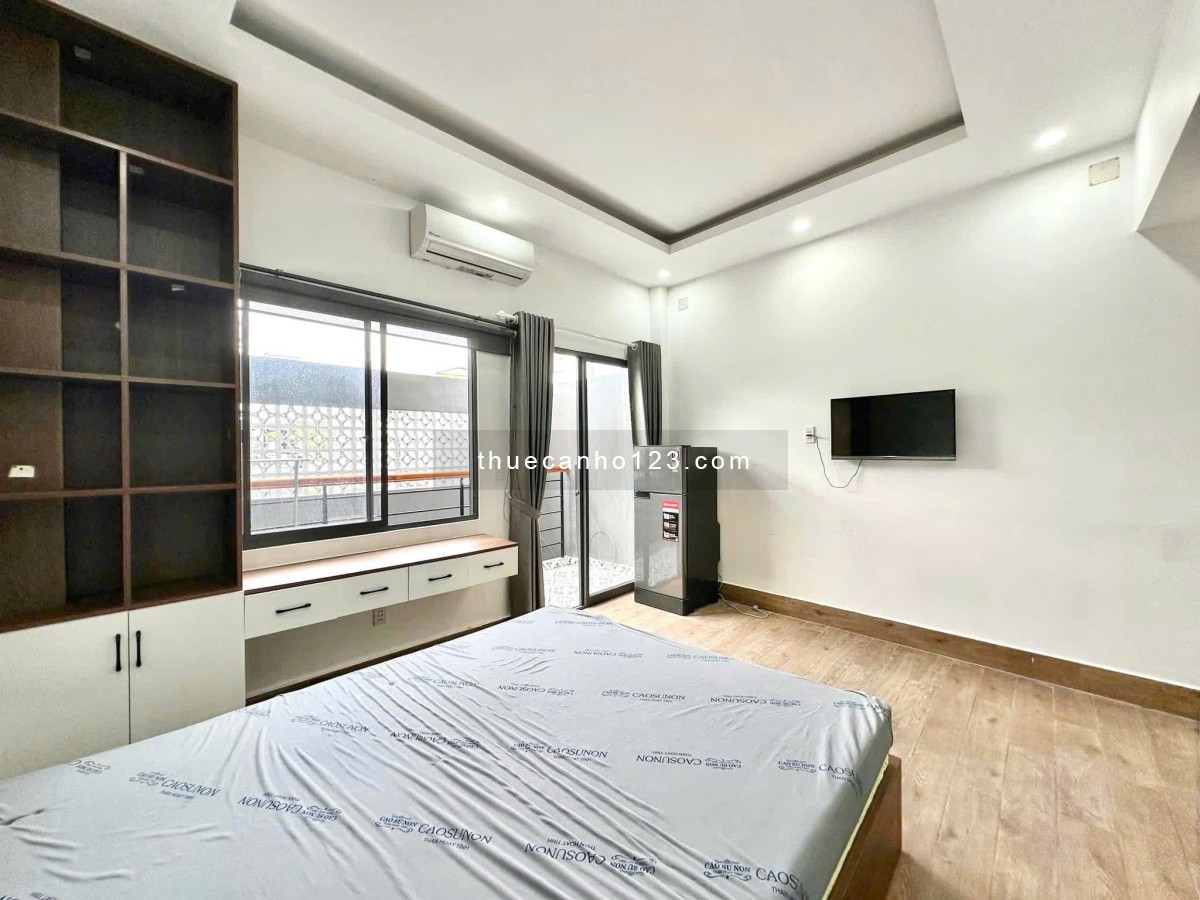 Cho thuê 1PN - Ban công, máy giặt riêng - Đường xe hơi tại trung tâm Quận 3