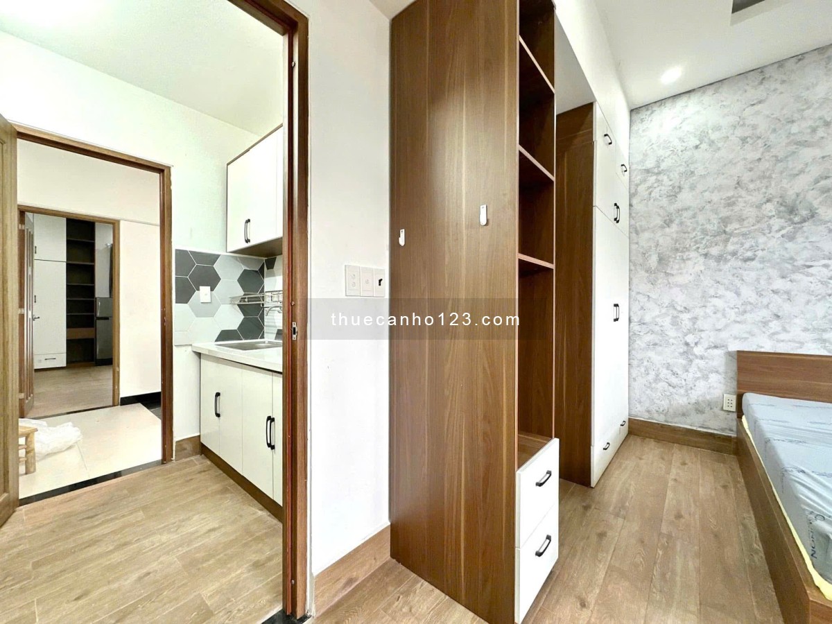 Cho thuê 1PN - Ban công, máy giặt riêng - Đường xe hơi tại trung tâm Quận 3
