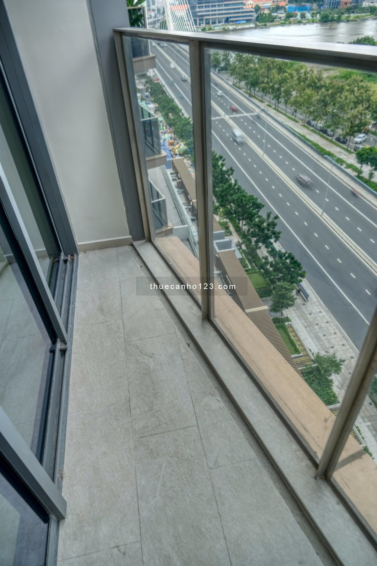 The Opera cho thuê 2PN nội thất cơ bản - Giá siêu tốt, view thoáng mát
