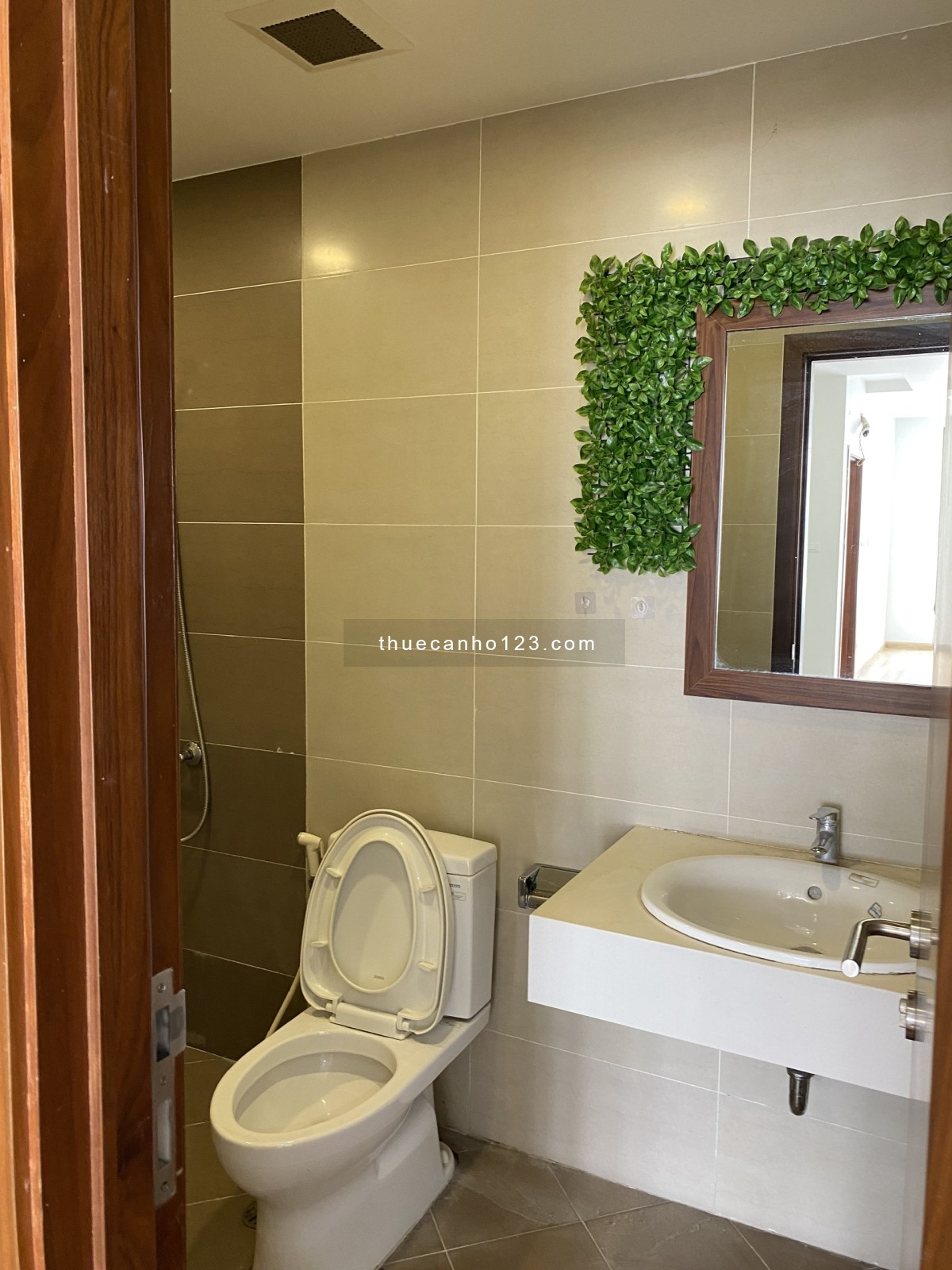 Chính chủ thuê căn hộ 2PN, 1PK, 1 Bếp. Toà HH2A Eco Lake View 32 Đại Từ, Q.Hoàng Mai, Hà Nội