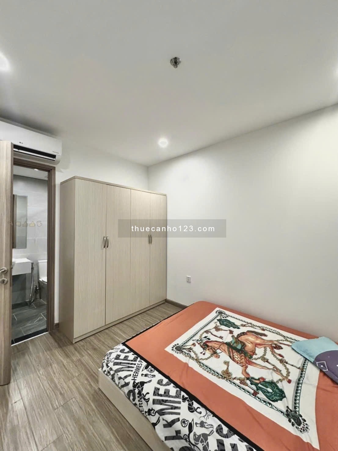 Chung cư Central Plaza, Phạm Văn Hai, Tân Bình: 68m2, 2p ngủ, 2wc, Nt, 14tr