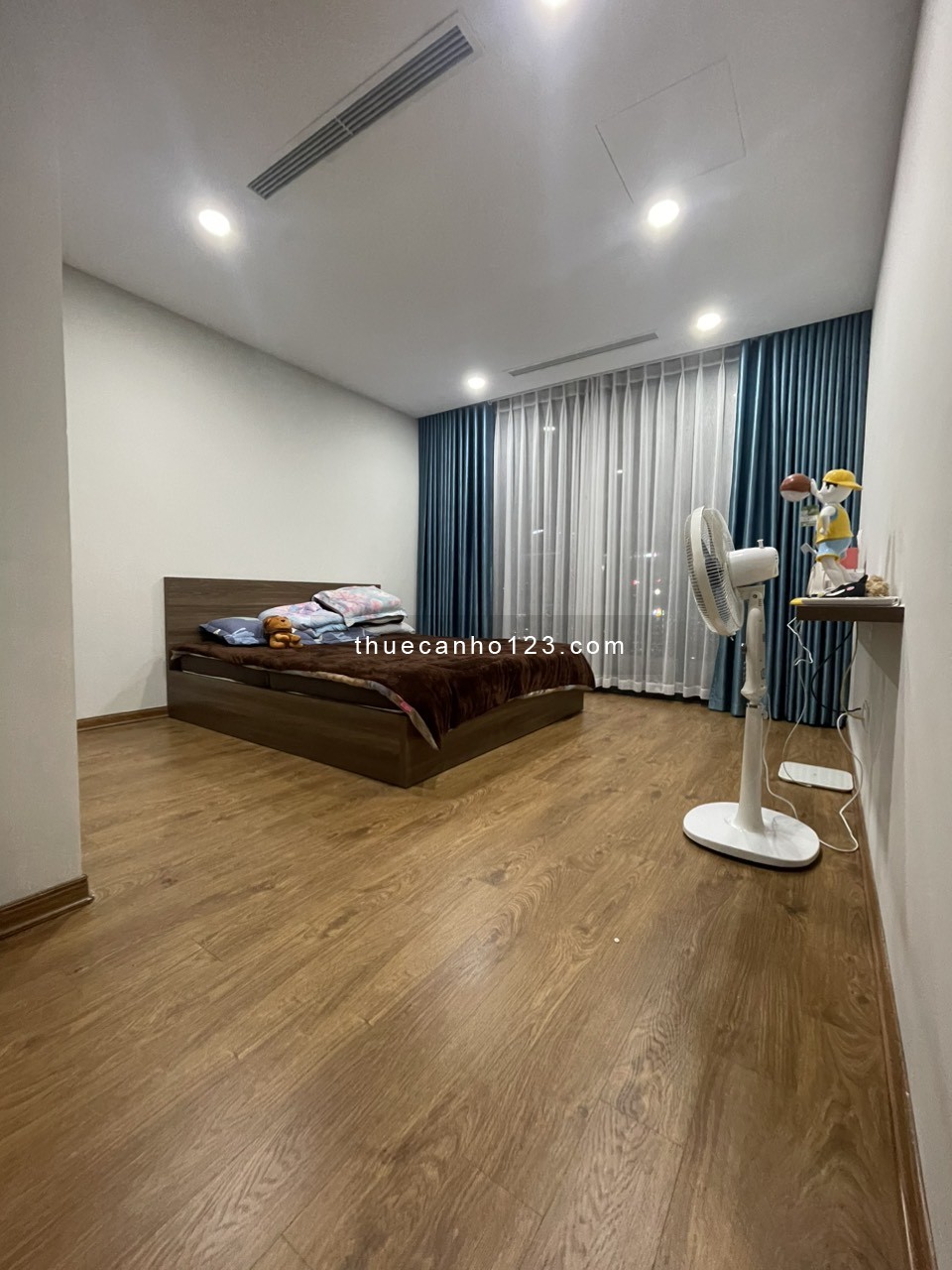 Cho thuê căn hộ The Park Home, đường Thành Thái, Dịch Vọng