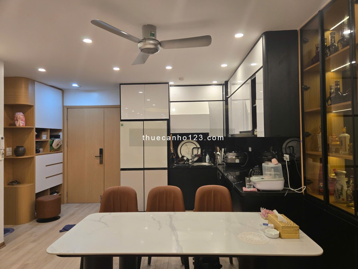 Chung cư C6 Mỹ Đình 1 nội thất cao cấp đầy đủ (130m2) - Có chỗ để xe ở hầm, giá dịch vụ rẻ