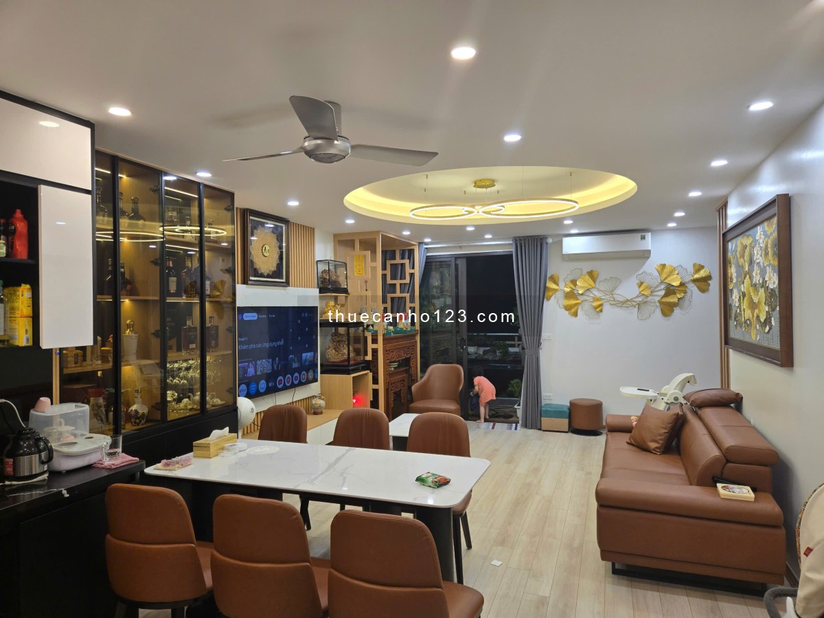 Chung cư C6 Mỹ Đình 1 nội thất cao cấp đầy đủ (130m2) - Có chỗ để xe ở hầm, giá dịch vụ rẻ