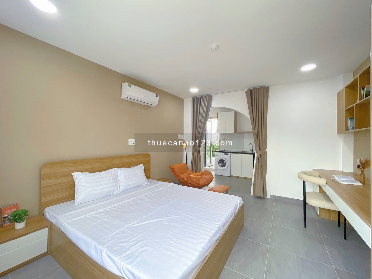 Penthouse sân vườn view sông, giáp Quận 1 – Full nội thất, thang máy