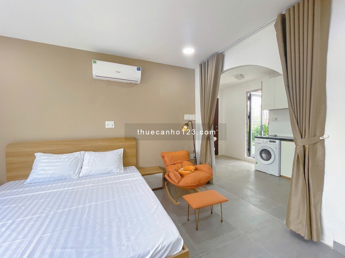 Penthouse sân vườn view sông, giáp Quận 1 – Full nội thất, thang máy
