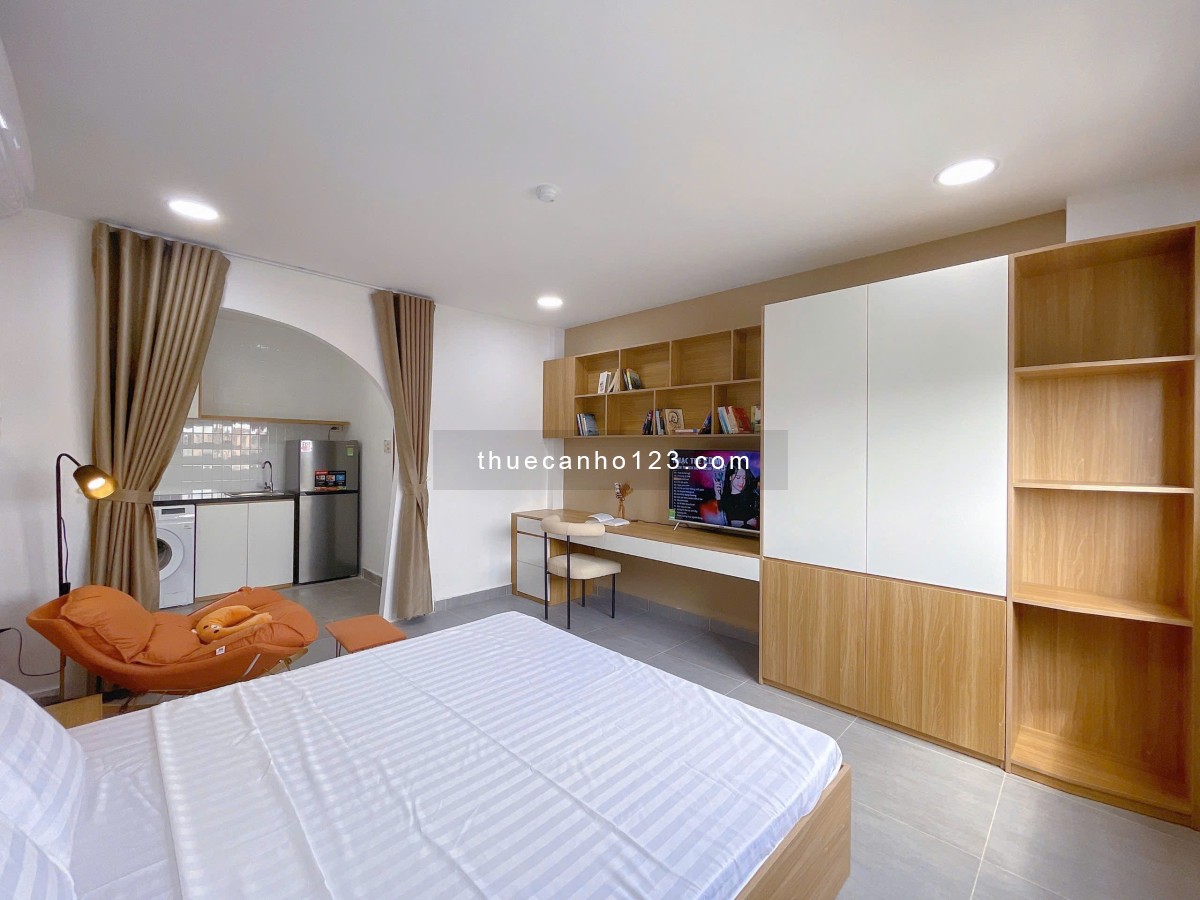 Penthouse sân vườn view sông, giáp Quận 1 – Full nội thất, thang máy