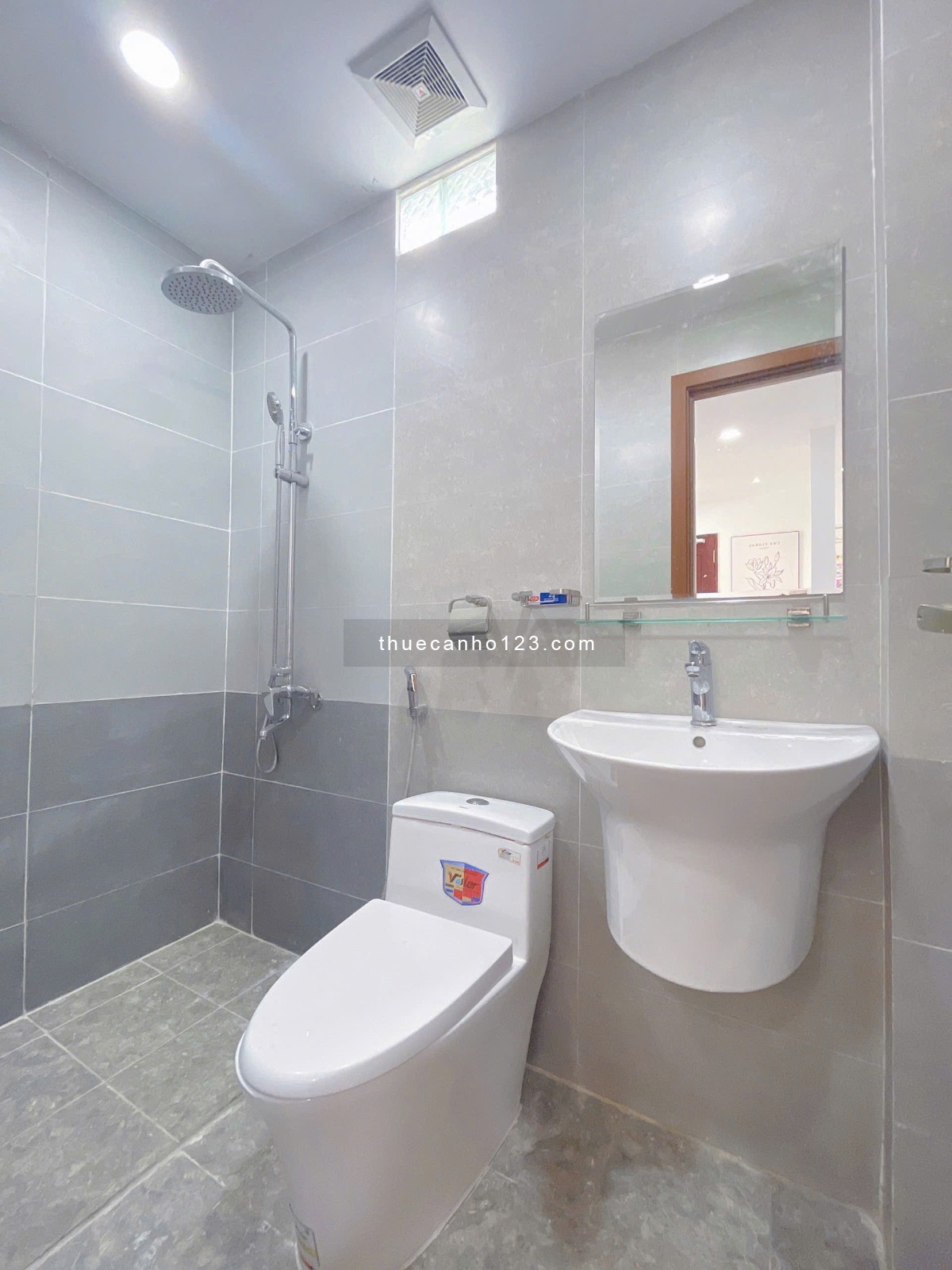 Penthouse sân vườn view sông, giáp Quận 1 – Full nội thất, thang máy