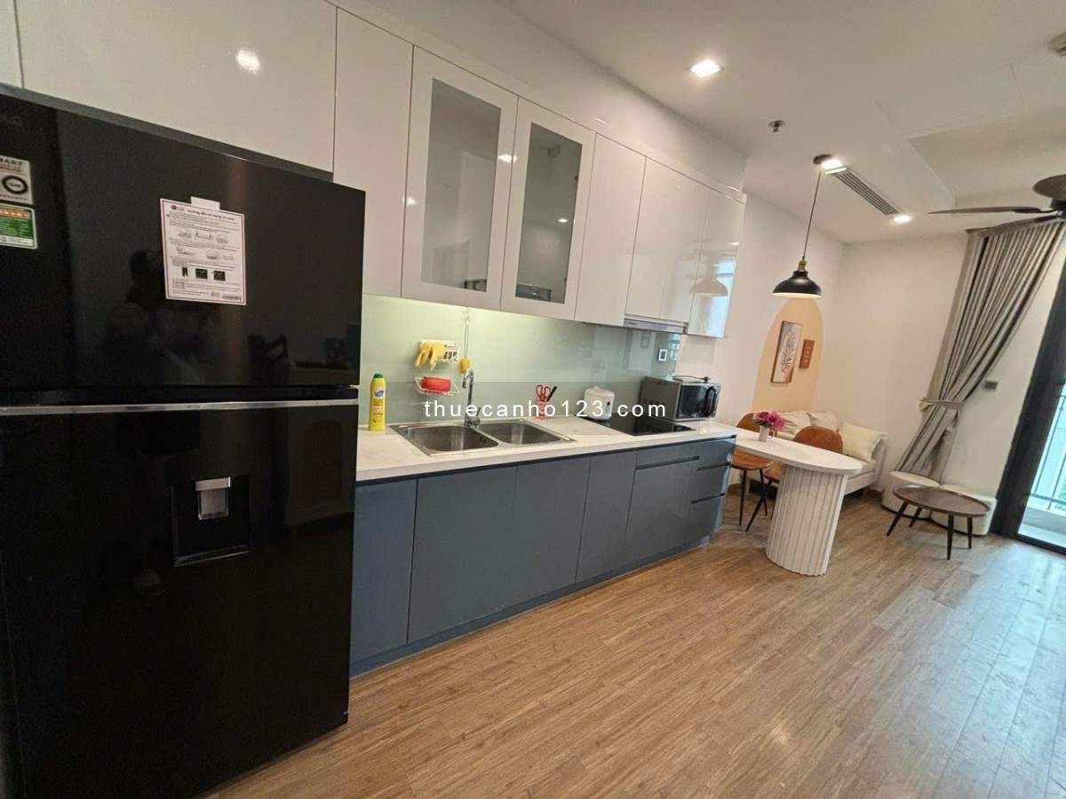 Cho thuê căn hộ 1 phòng ngủ, 1 phòng khách Vinhomes Green Bay Mễ Trì