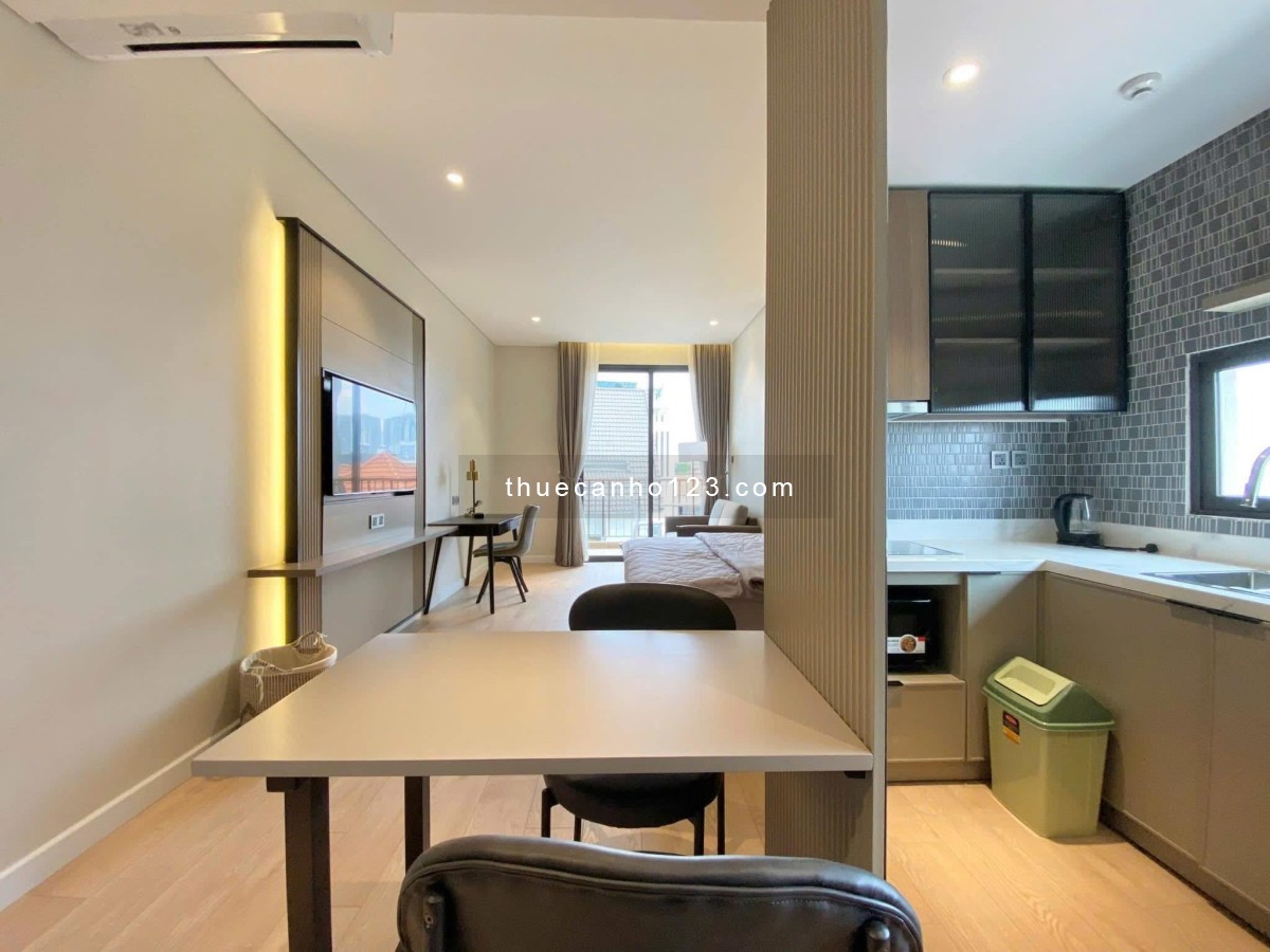 Cho Thuê Căn Hộ Cao Cấp Ngay Sư Vạn Hạnh Ban Công Full Nội Thất