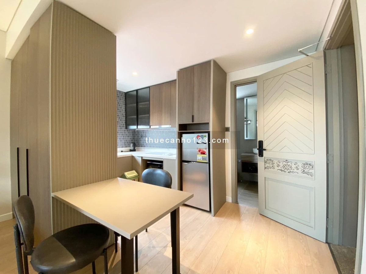 Cho Thuê Căn Hộ Cao Cấp Ngay Sư Vạn Hạnh Ban Công Full Nội Thất