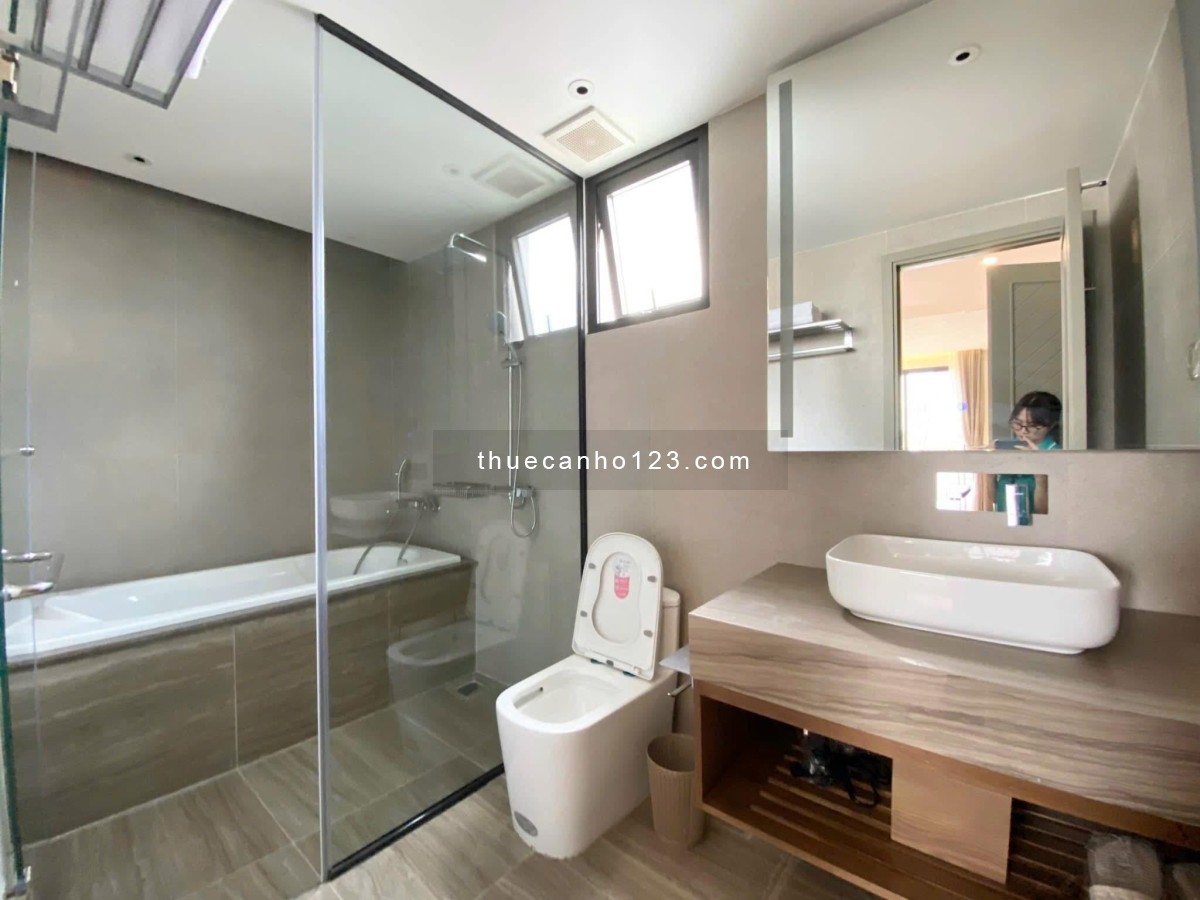 Cho Thuê Căn Hộ Cao Cấp Ngay Sư Vạn Hạnh Ban Công Full Nội Thất