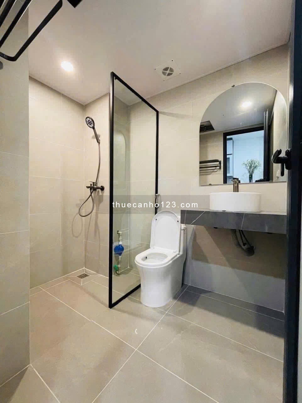 Cho Thuê Căn Hộ Cao Cấp Có Ban Công Gần Sân Bay