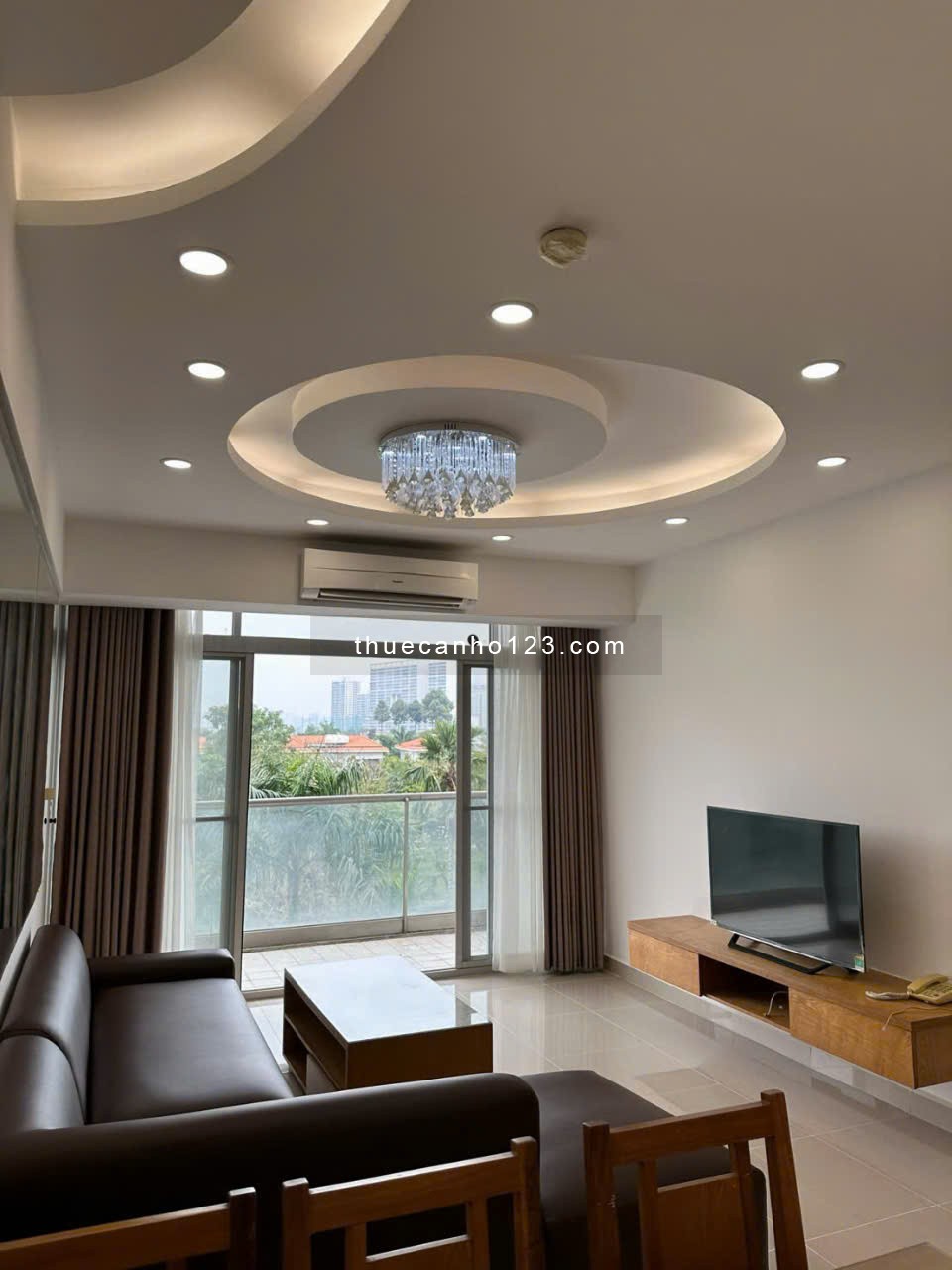 Cho thuê Grand Court 2, PMH, Q7, DT 136m2, giá 1200$/th. cam kết thật