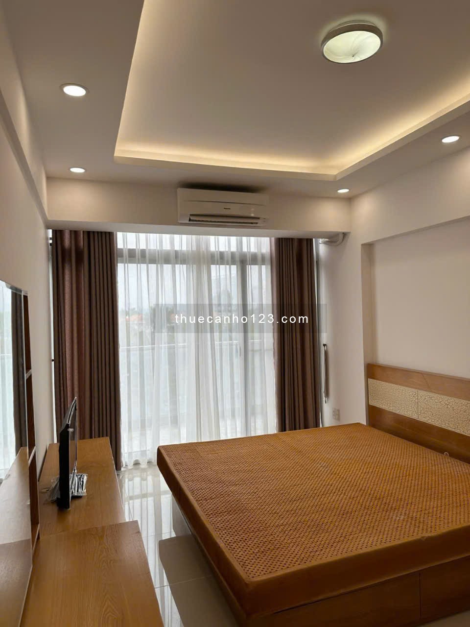 Cho thuê Grand Court 2, PMH, Q7, DT 136m2, giá 1200$/th. cam kết thật