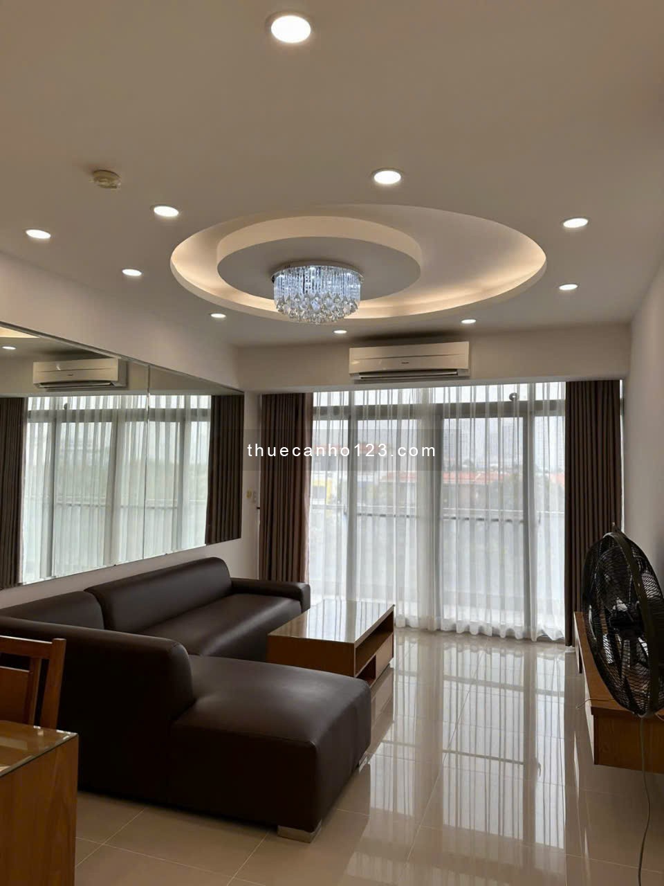 Cho thuê Grand Court 2, PMH, Q7, DT 136m2, giá 1200$/th. cam kết thật