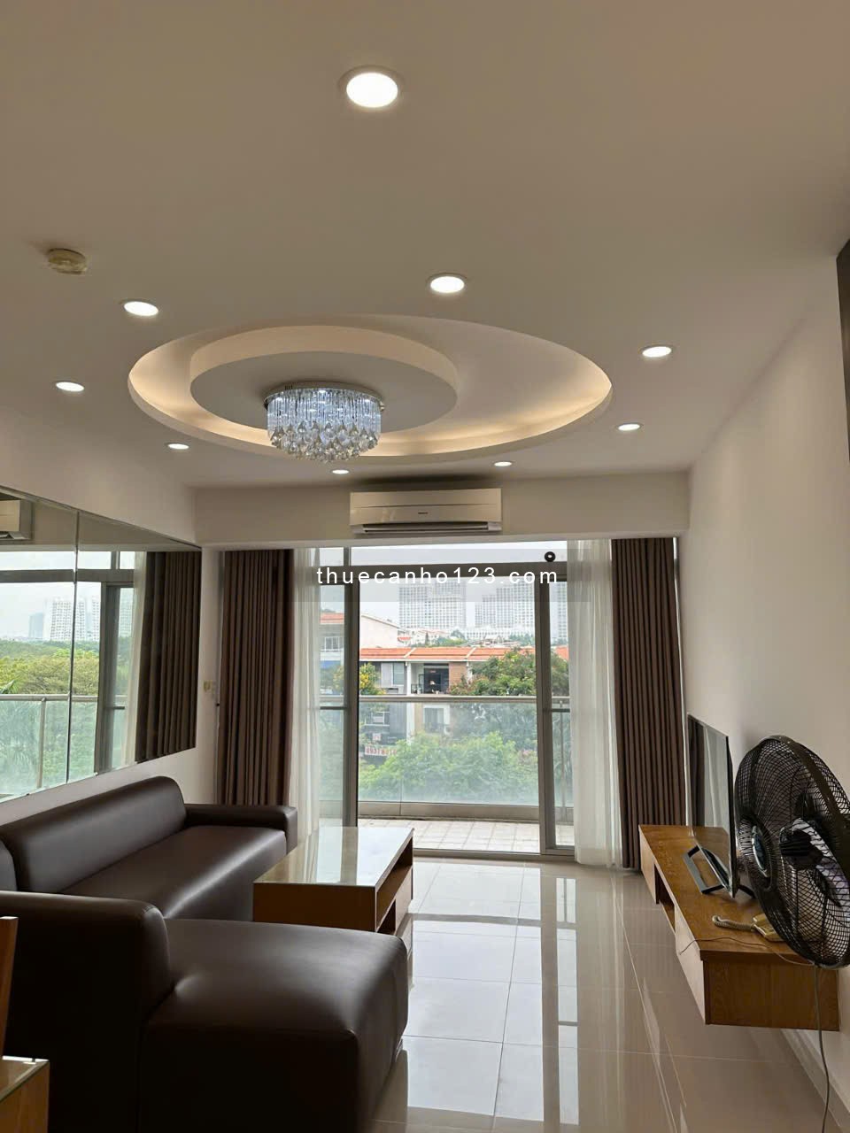 Cho thuê Grand Court 2, PMH, Q7, DT 136m2, giá 1200$/th. cam kết thật
