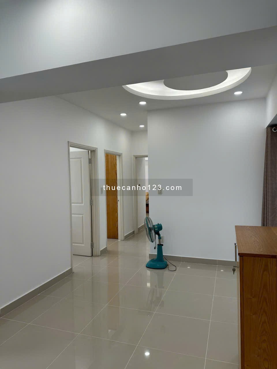 Cho thuê Grand Court 2, PMH, Q7, DT 136m2, giá 1200$/th. cam kết thật