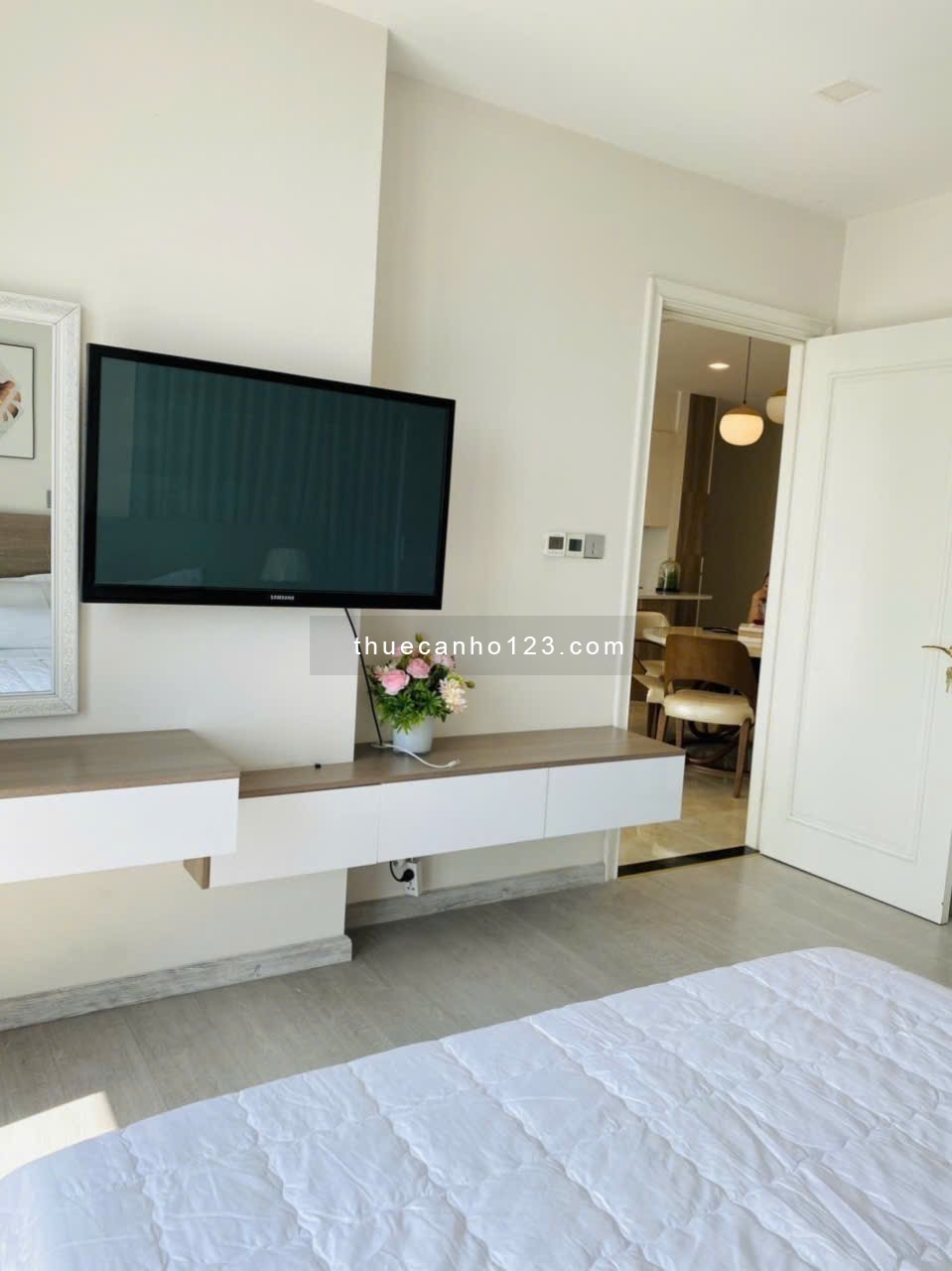 [ Giá sốc ] Nhà đẹp - Cho thuê căn hộ 3PN,2WC view sông giá chỉ 55 triệu Vinhomes Golden River