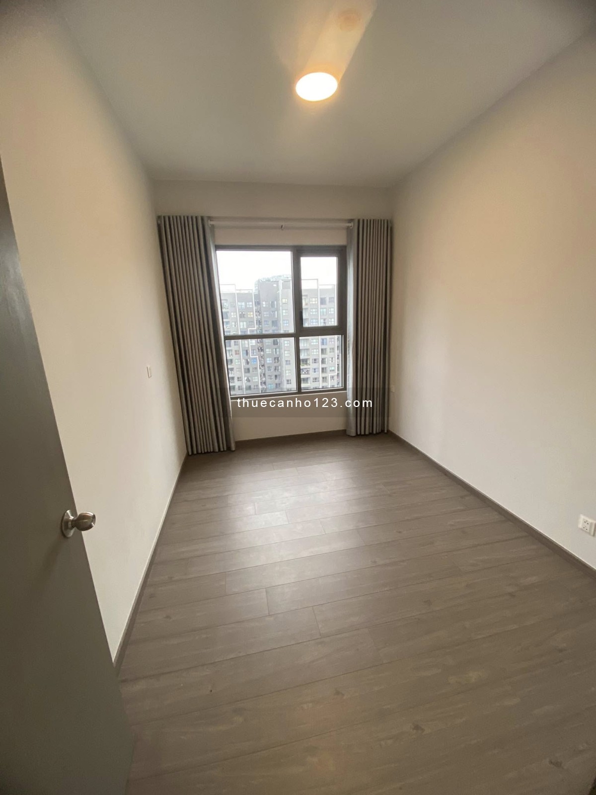 Giỏ hàng cho thuê tại West Gate - Từ 6tr đến 8,5tr - Anh chị quan tâm diện tích nào inbox Phương nhé