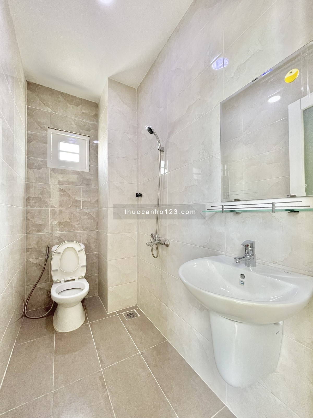 Cho Thuê Căn Hộ Mới 100% - 1 Phòng Ngủ - 1 phòng Khách - Tách Bếp - Ban Công - Toà Nhà Mới Nhất