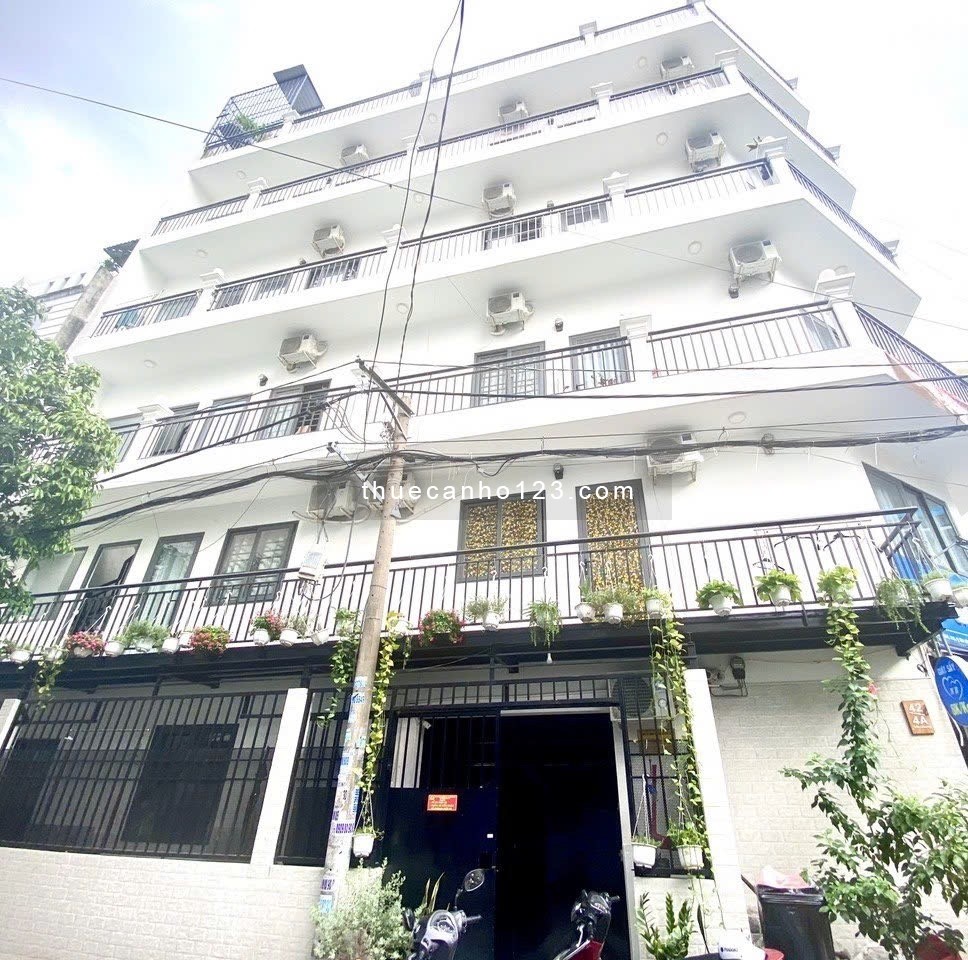 Căn hộ có ban công full nội thất – Mới tinh – Gần E Town Cộng Hòa