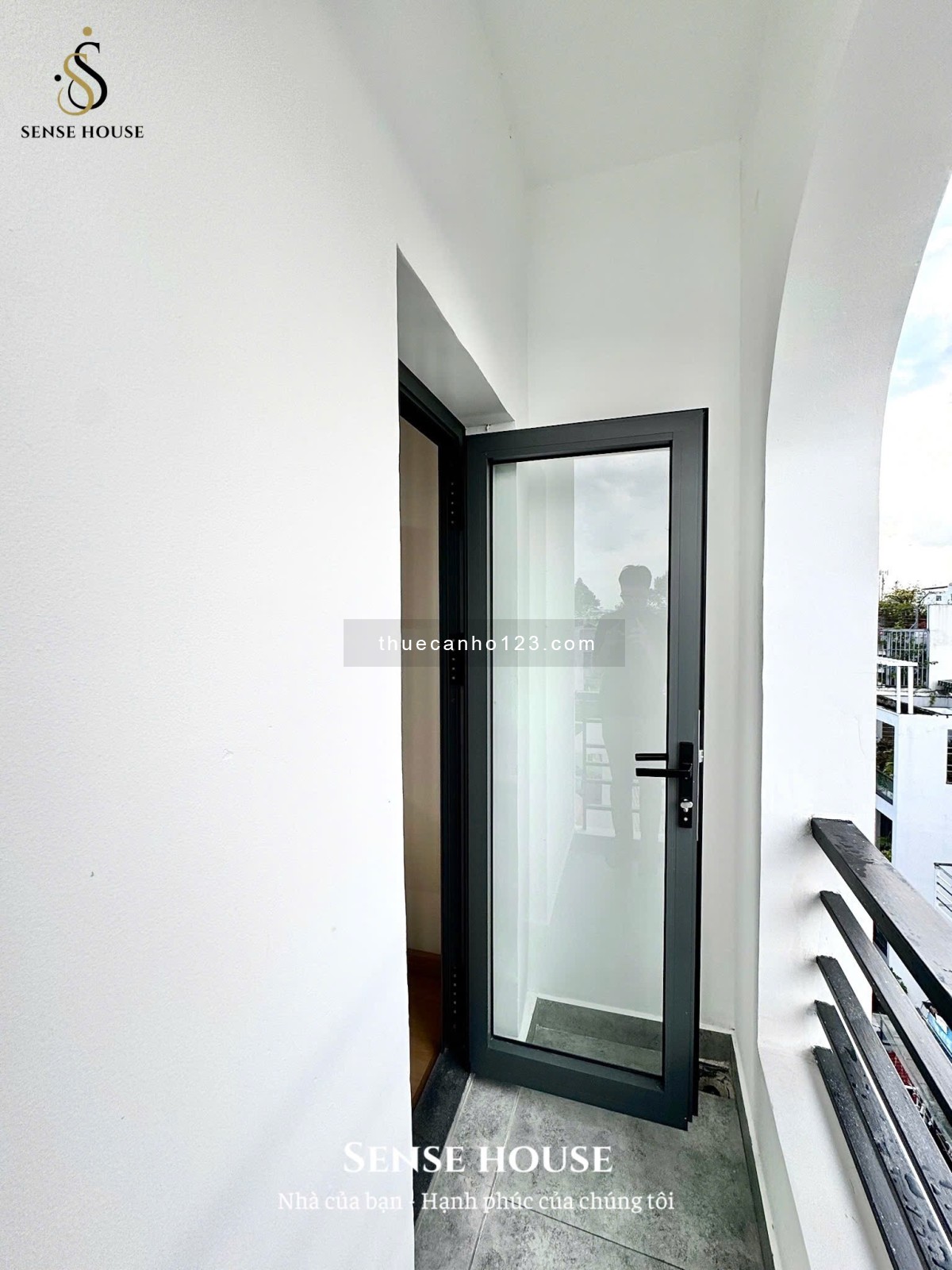 Căn hộ có ban công full nội thất – Mới tinh – Gần khu sân bay và khu công nghiệp Tân Bình