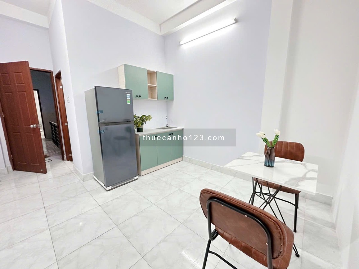 Cho thuê căn hộ Studio 35m2, Cửa sổ lớn, Giặt riêng, Gần Ngã tư Hàng Xanh