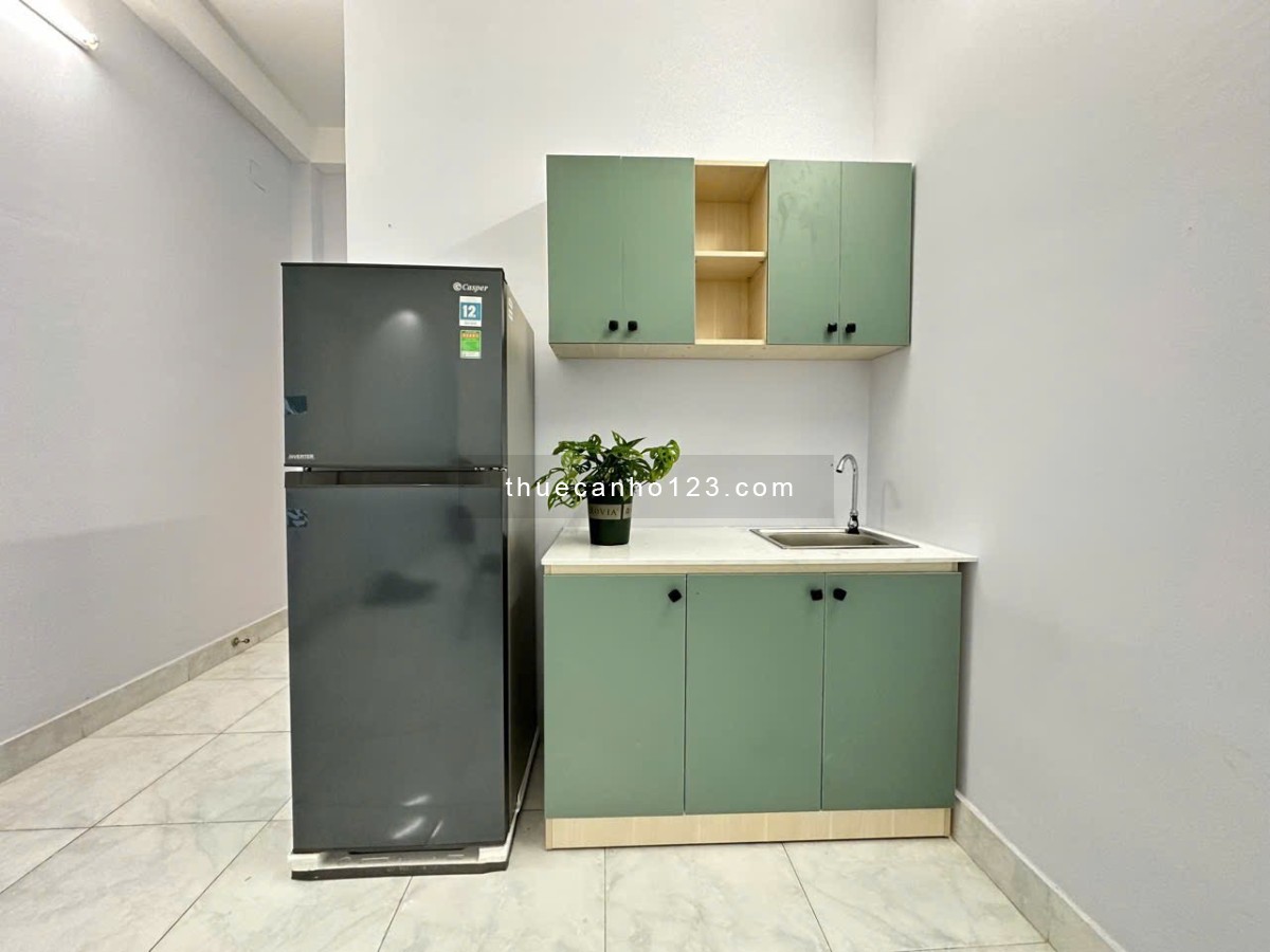 Cho thuê căn hộ Studio 35m2, Cửa sổ lớn, Giặt riêng, Gần Ngã tư Hàng Xanh